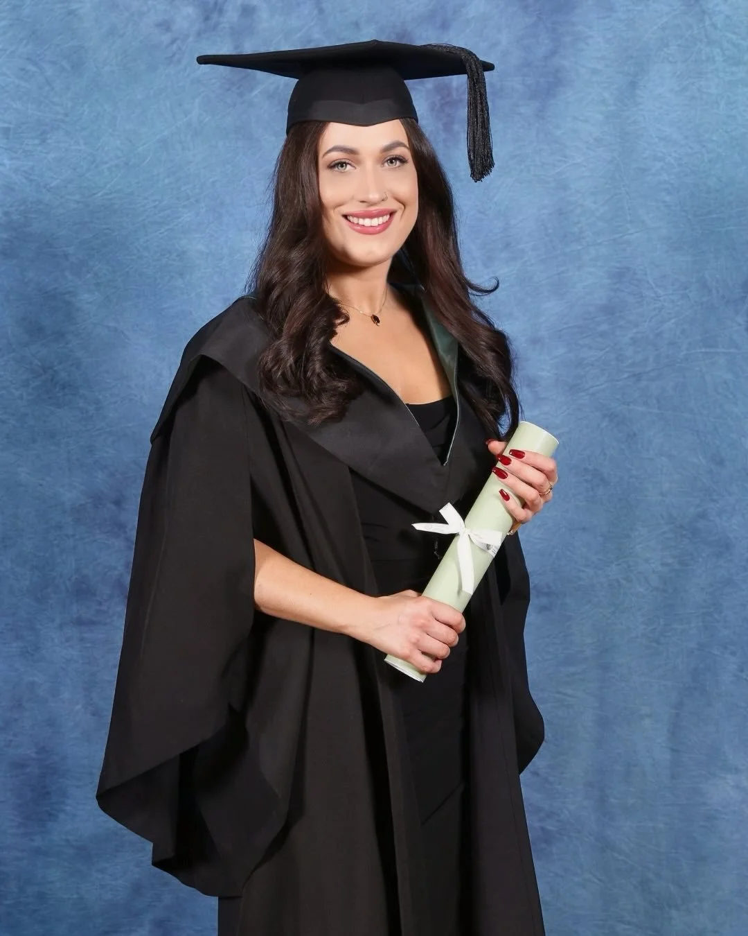 2025, you changed me 🥹

This year stretched me in the gentlest and bravest ways. I crossed oceans and wandered through Europe with my heart wide open, collected moments instead of things, and watched the world from a hot air balloon, quietly remindi