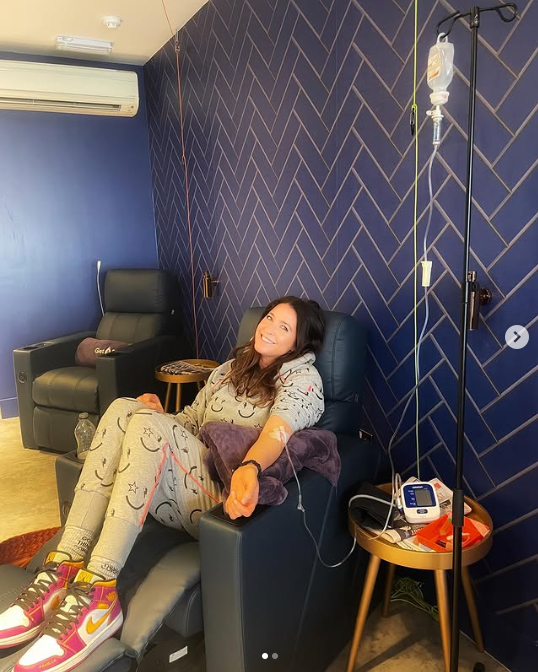 lisa snowdon using iv therapy