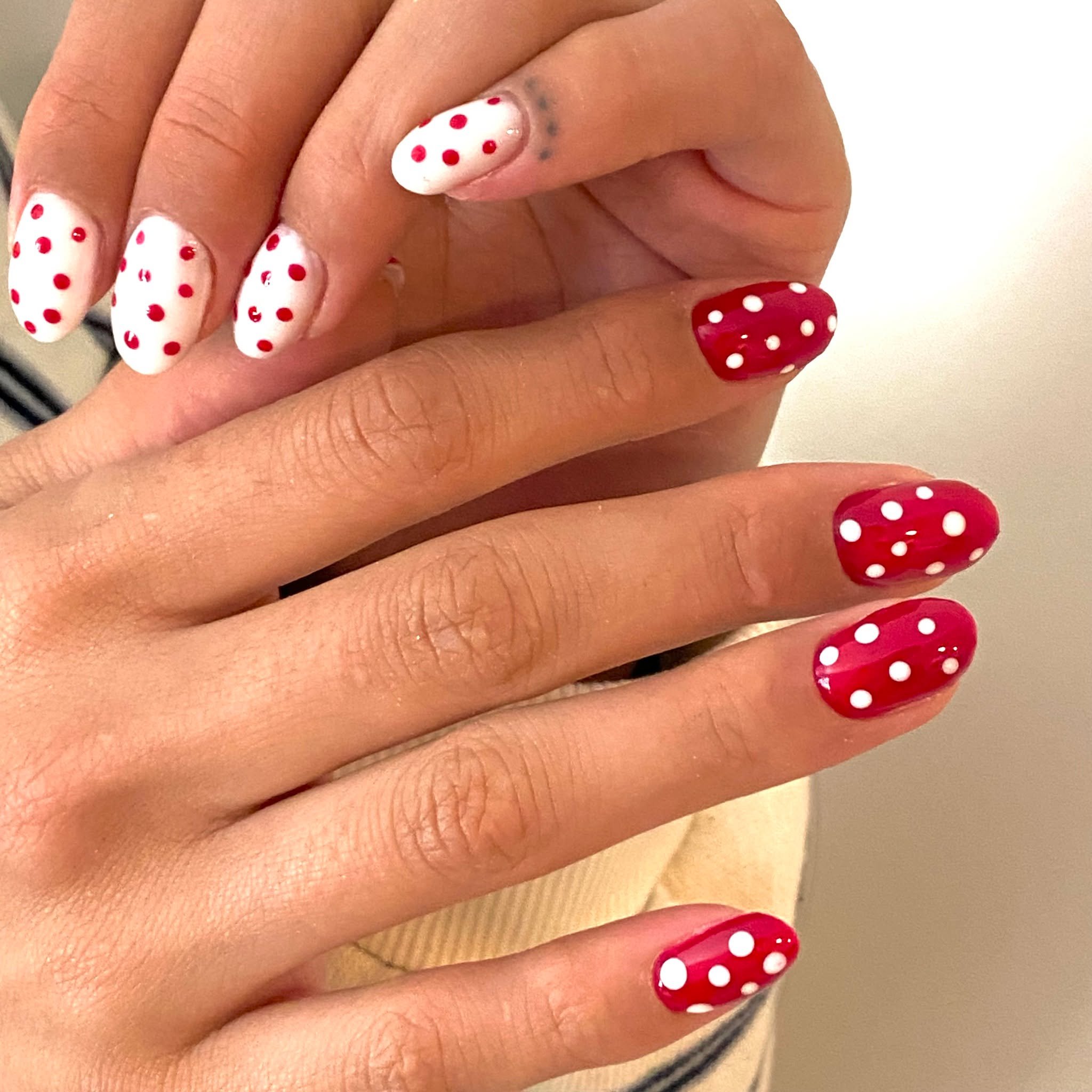 Polka Dots but make it vaguely 4th of July
#nails #russianmanicuresanfrancisconailart #маникюр #bloggersanfrancisco #nailsforall #sanfranciscoblog