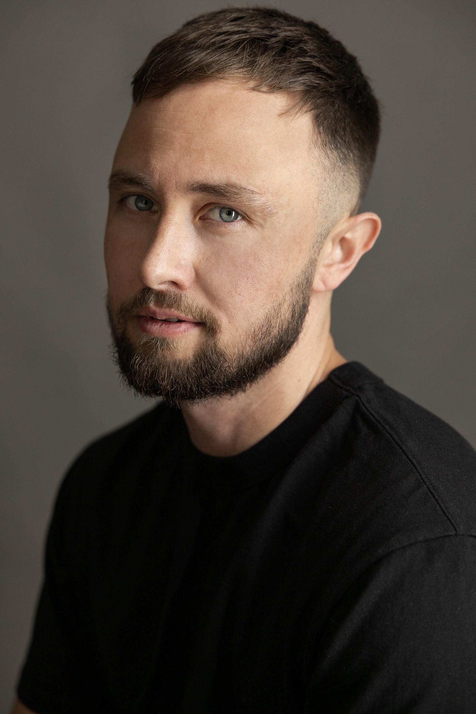 Elz-Carrad-Frank-Management-Headshot_1.jpg