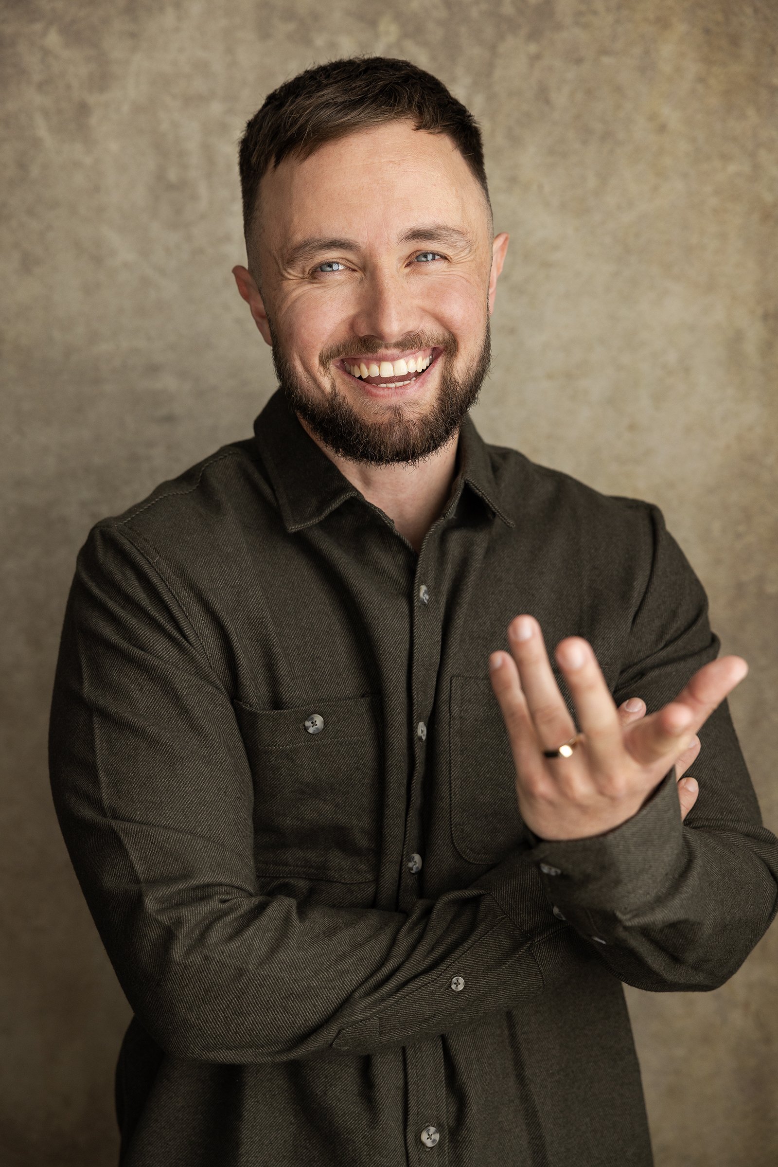 Elz-Carrad-Frank-Management-Headshot_3.jpg
