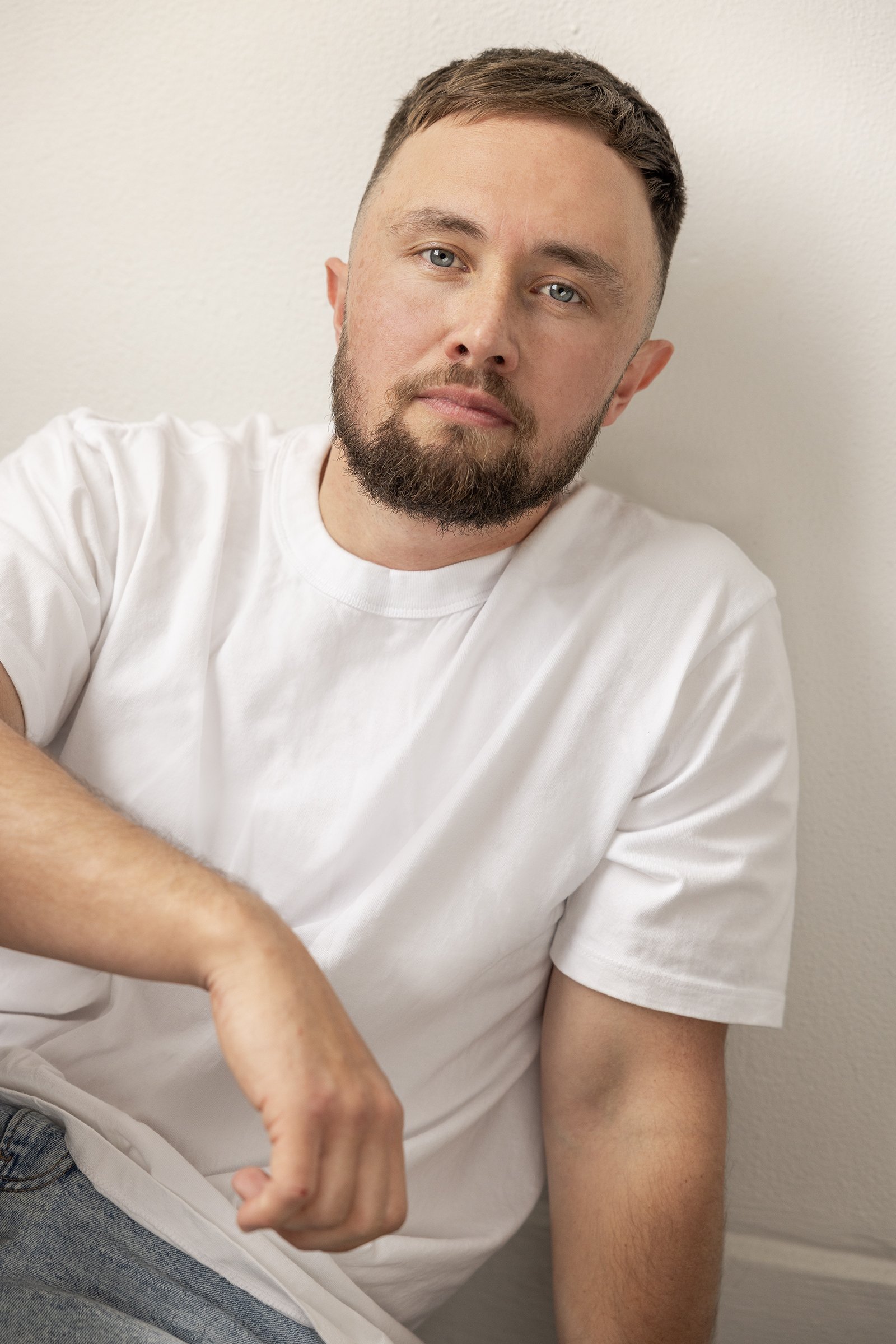 Elz-Carrad-Frank-Management-Headshot_5.jpg