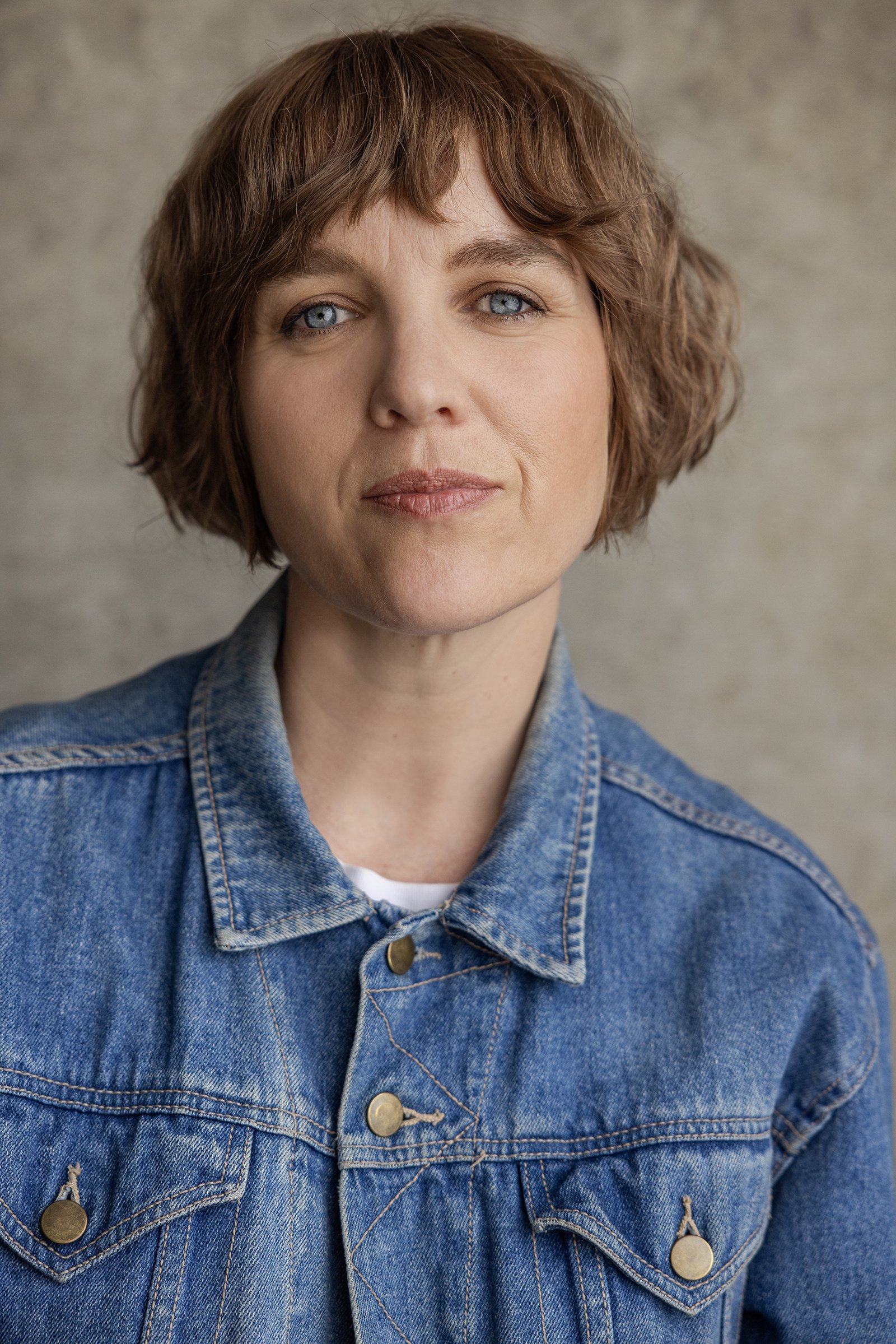 Lara-Fischel-Chisholm-Frank-Management-Headshot_4.jpg