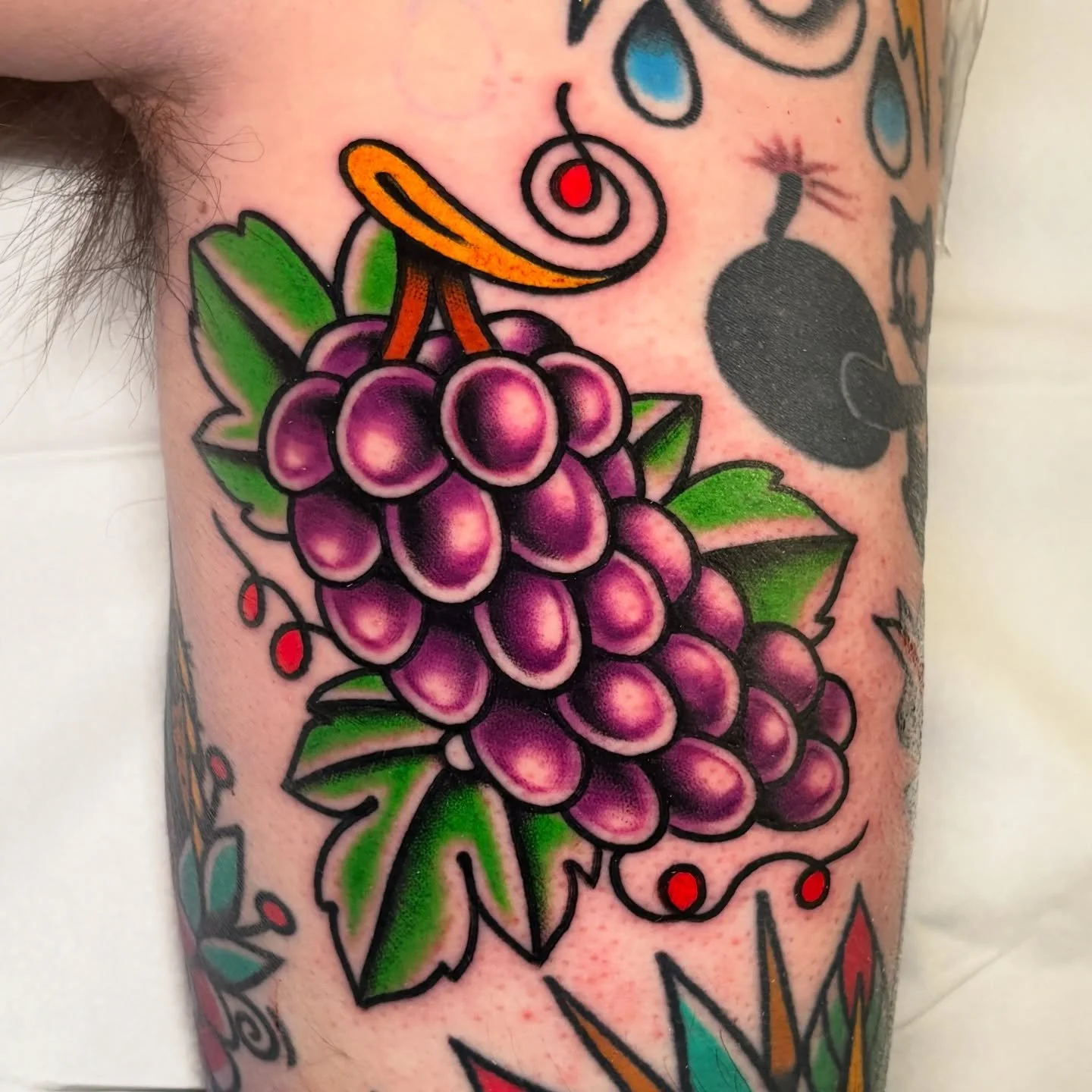 One of 3 today on my homie Stephen. Can&rsquo;t go wrong with a classic grape bundle! Power turned on at work end of the day, thankful for that little bit of light and heat! Still no power at home tho 😩