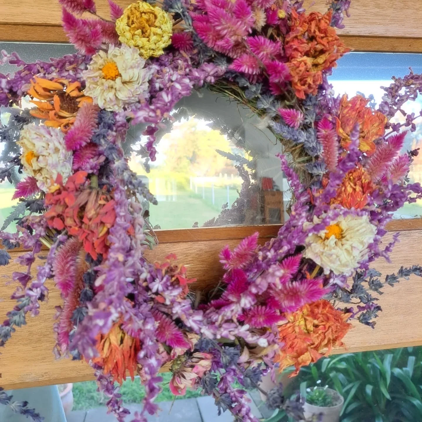 Pretty dried flower wreath for the front door. Crafting is so much fun.
#driedflowers #flowersmakemehappy #fortheloveofflowers