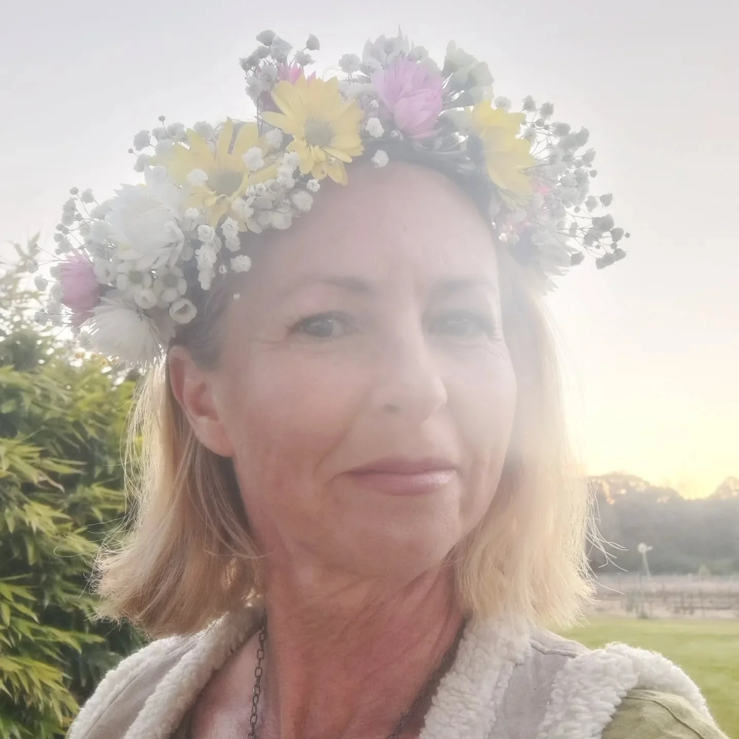 Beautiful flower crown workshop the other weekend conducted by riverandbloom_bellingen 
#fortheloveofflowers #flowersmakemehappy