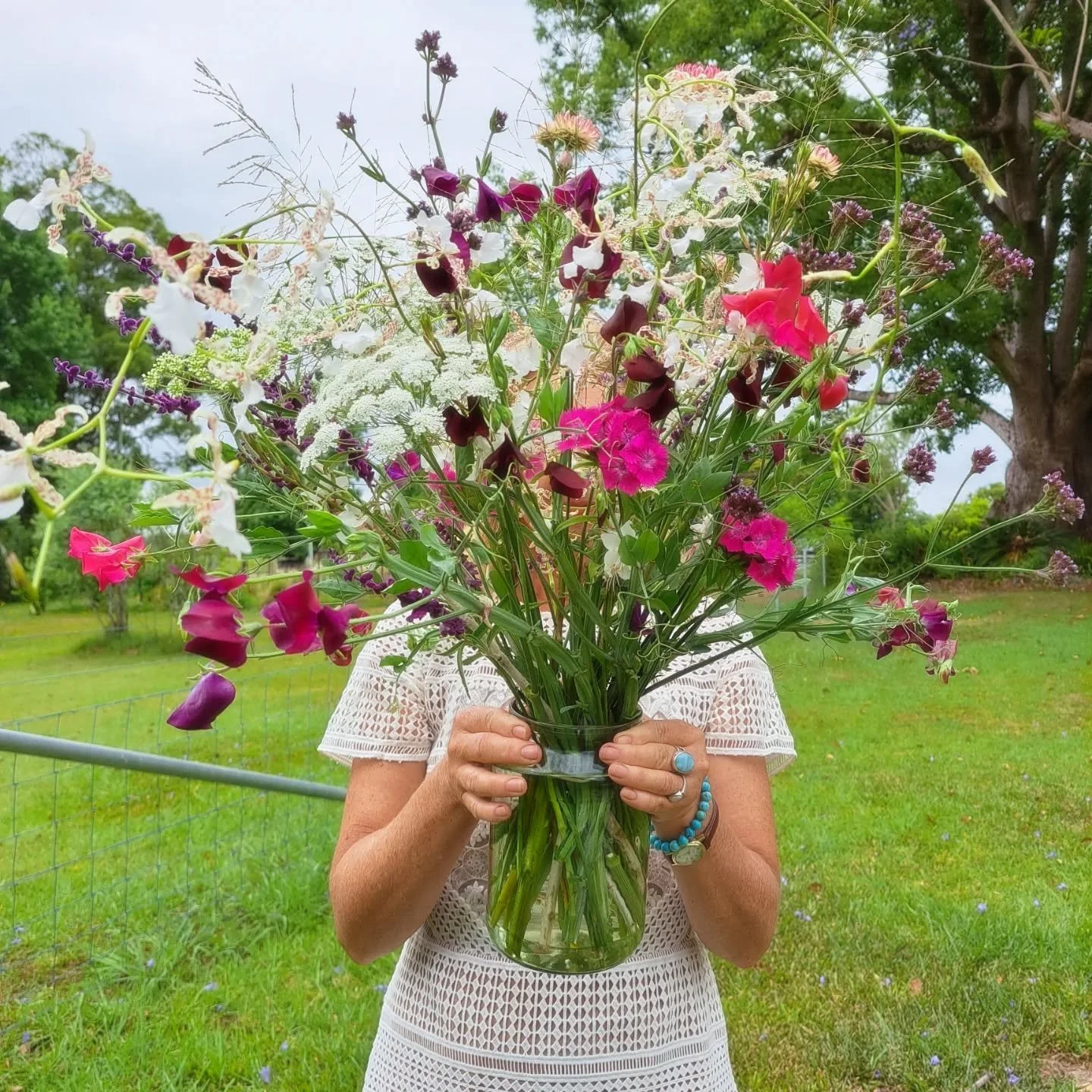 A little birthday bunch for my friend. 
#fortheloveofflowers #flowers #flowerfarmer
