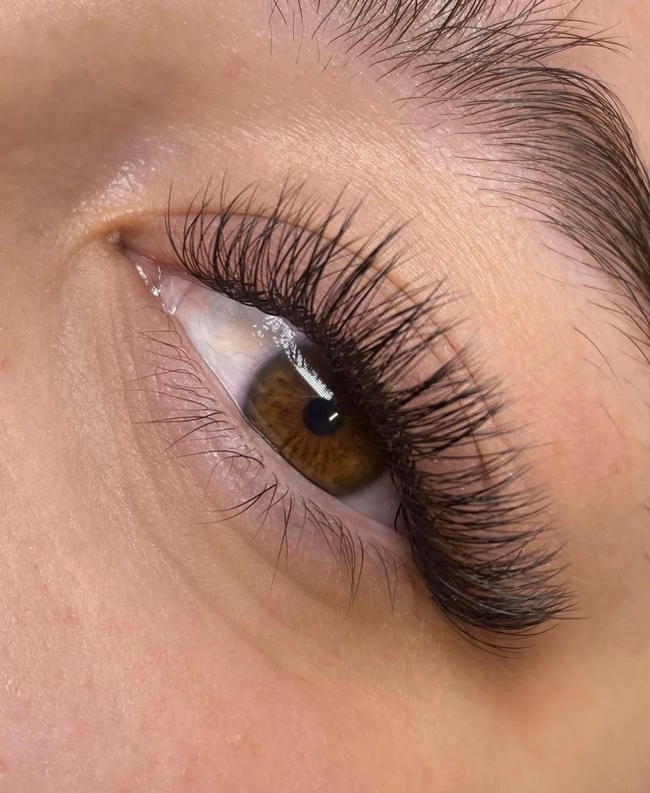 Step inside the Academy and learn the essential techniques behind creating lash sets just like these - plus the exact tools and methods used to craft Melly&rsquo;s signature looks. ⁠
⁠
Each course includes a complete breakdown of:⁠
- Lash extension f