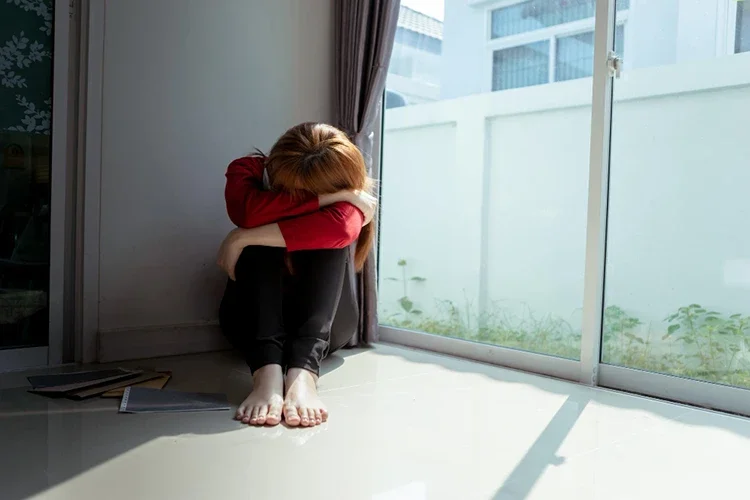 A woman looking stressed and overwhelmed, illustrating the emotional and mental impact that chronic pain can have.