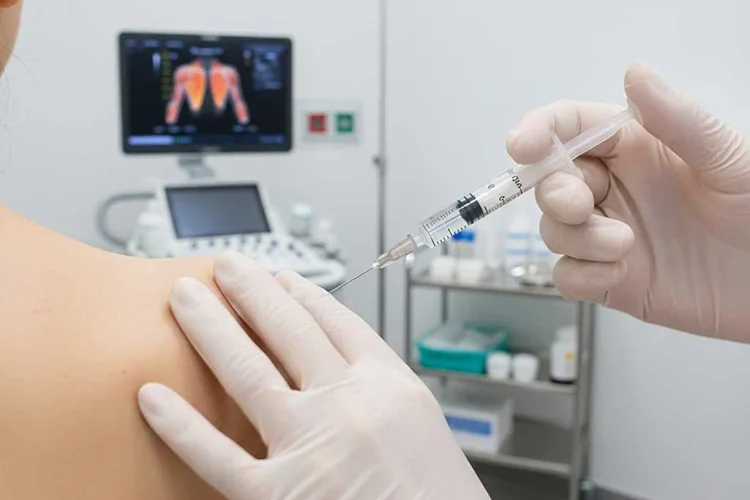 Should You Choose Steroids or Regenerative Medicine for Your Pain Relief