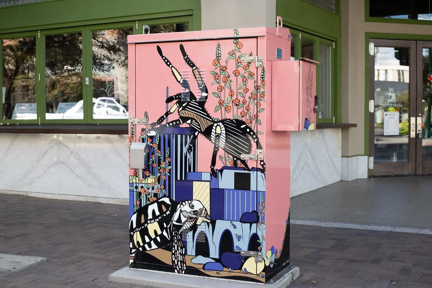 &ldquo;O:ṣhad Returns, with Friends&rdquo;

Second utility box with more larger than wild-life. Love these guys ✨ go find them! 

📸 @artsfoundtucson