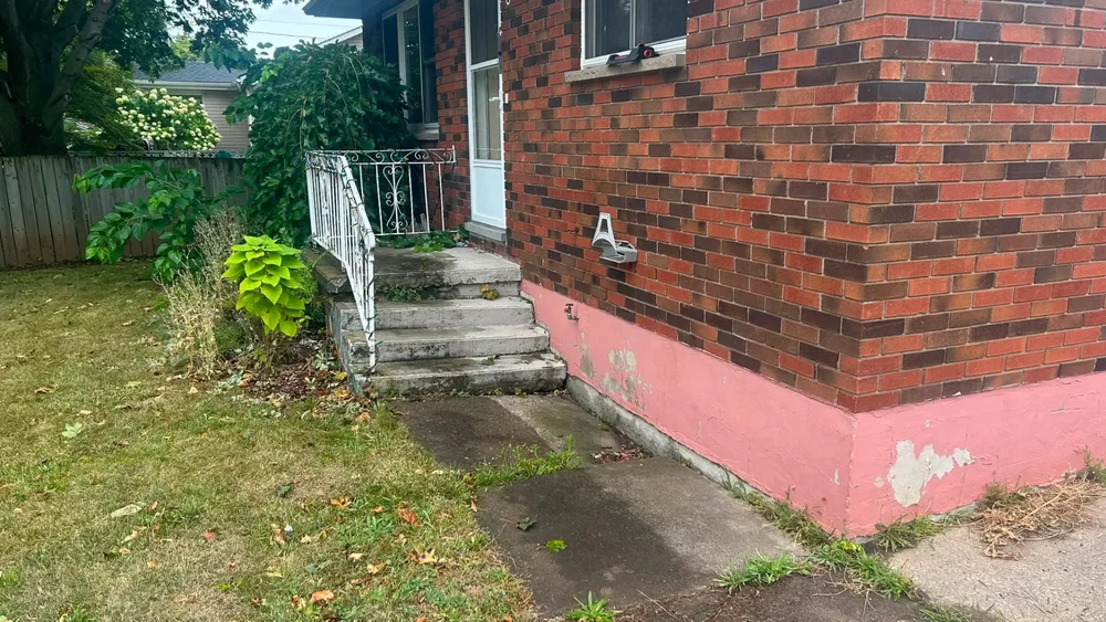 Ivan Avenue Grimsby concrete driveway — photo 2