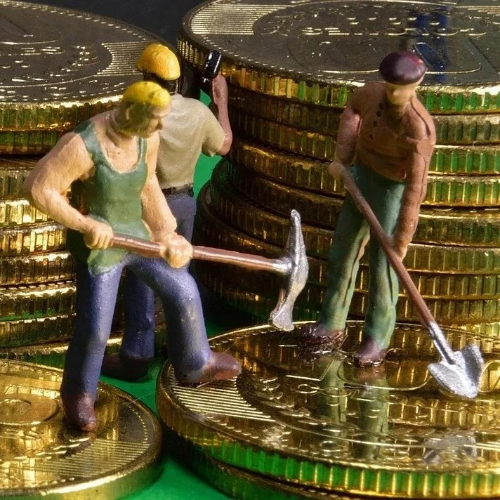 Bills climbing, pay frozen: Three tradie side hustles for extra coin