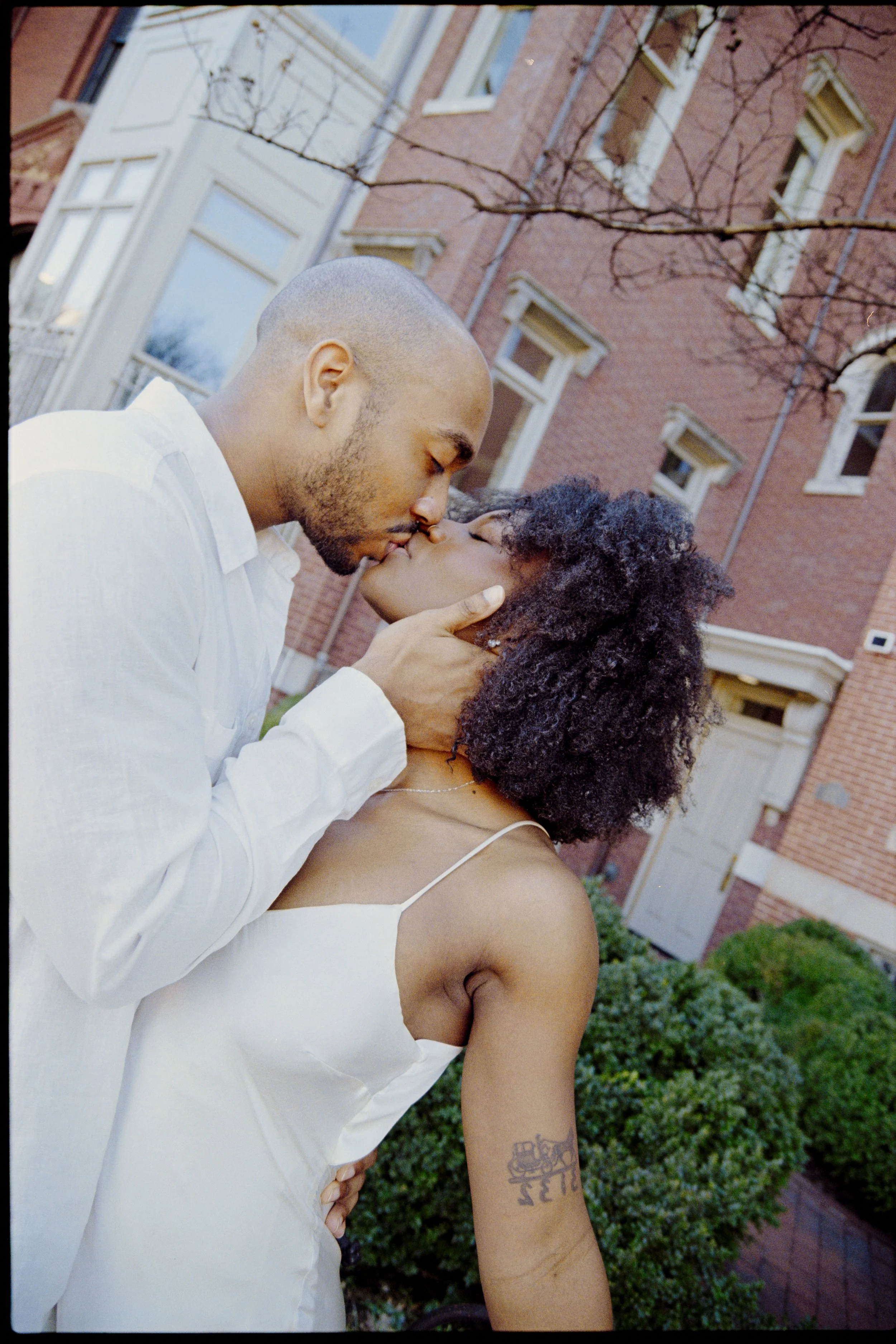 logan-circle-engagement-photos-dc-film-12.jpg
