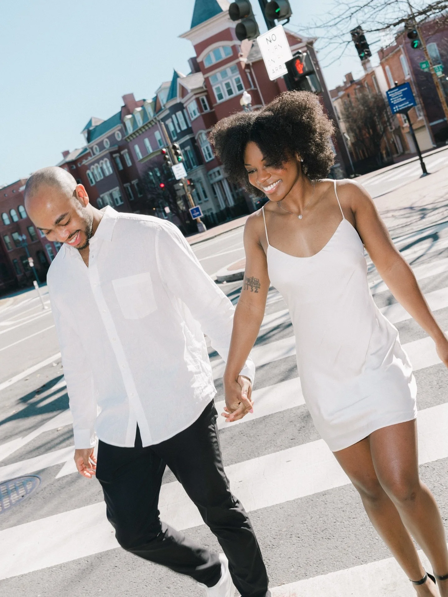 Samia &amp; Andrew&rsquo;s romantic engagement session captured in the beautiful neighborhood of Logan Circle in Washington, D.C. 😍😍

#engagmentphotos #dcengagement #dcengagementphotographer #dcengagementsession
