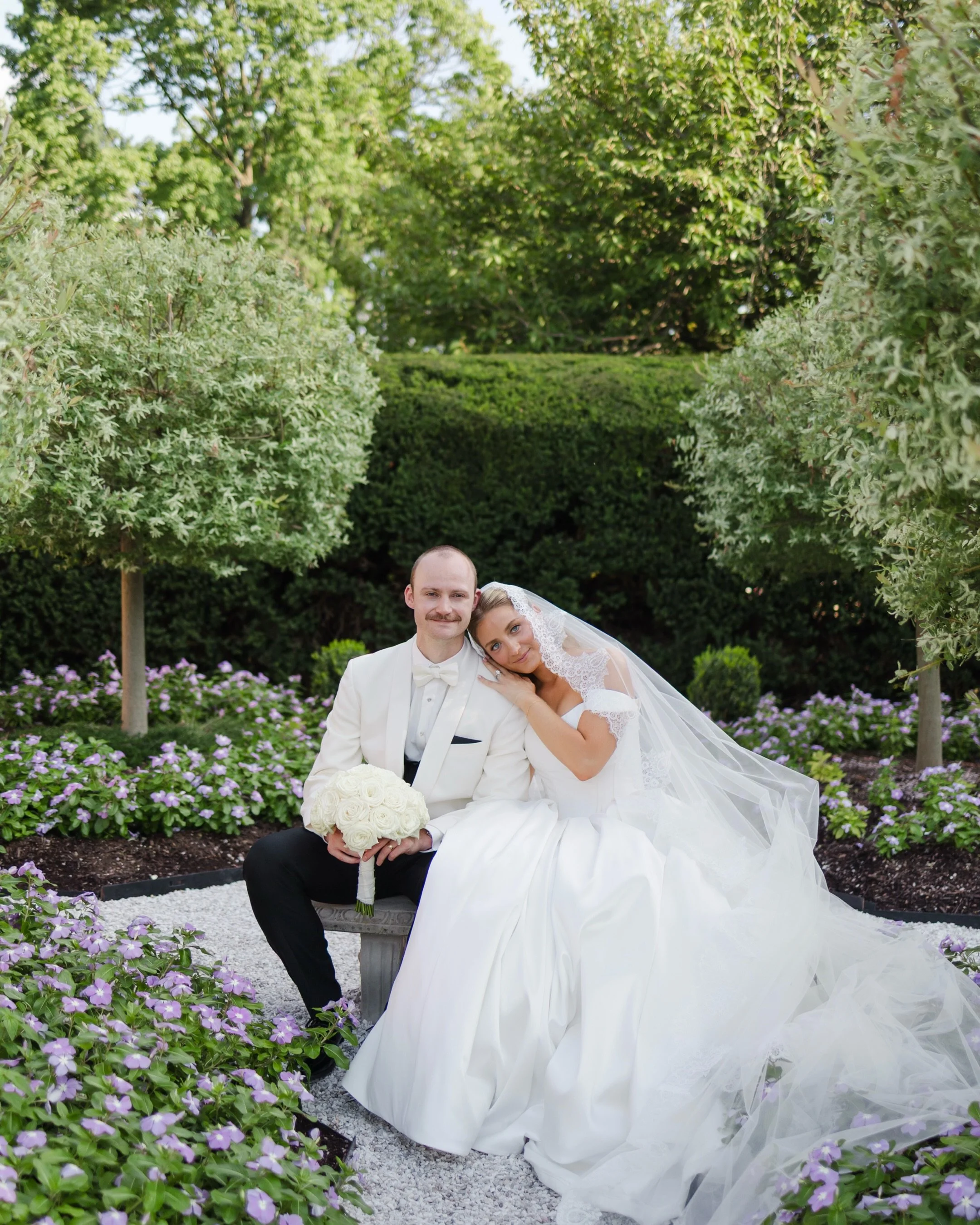 Alexis &amp; Jack&rsquo;s wedding last weekend at. Antrim 1844 was incredible🥹💍 
.
.
.
Vendors
Venue/Coordinator: @antrim1844
Photography: @francesca.photography 
Hair/Makeup: @bridalglowwithvictoriao
Florist: @shiningtimeweddingus 
Wedding dress: 