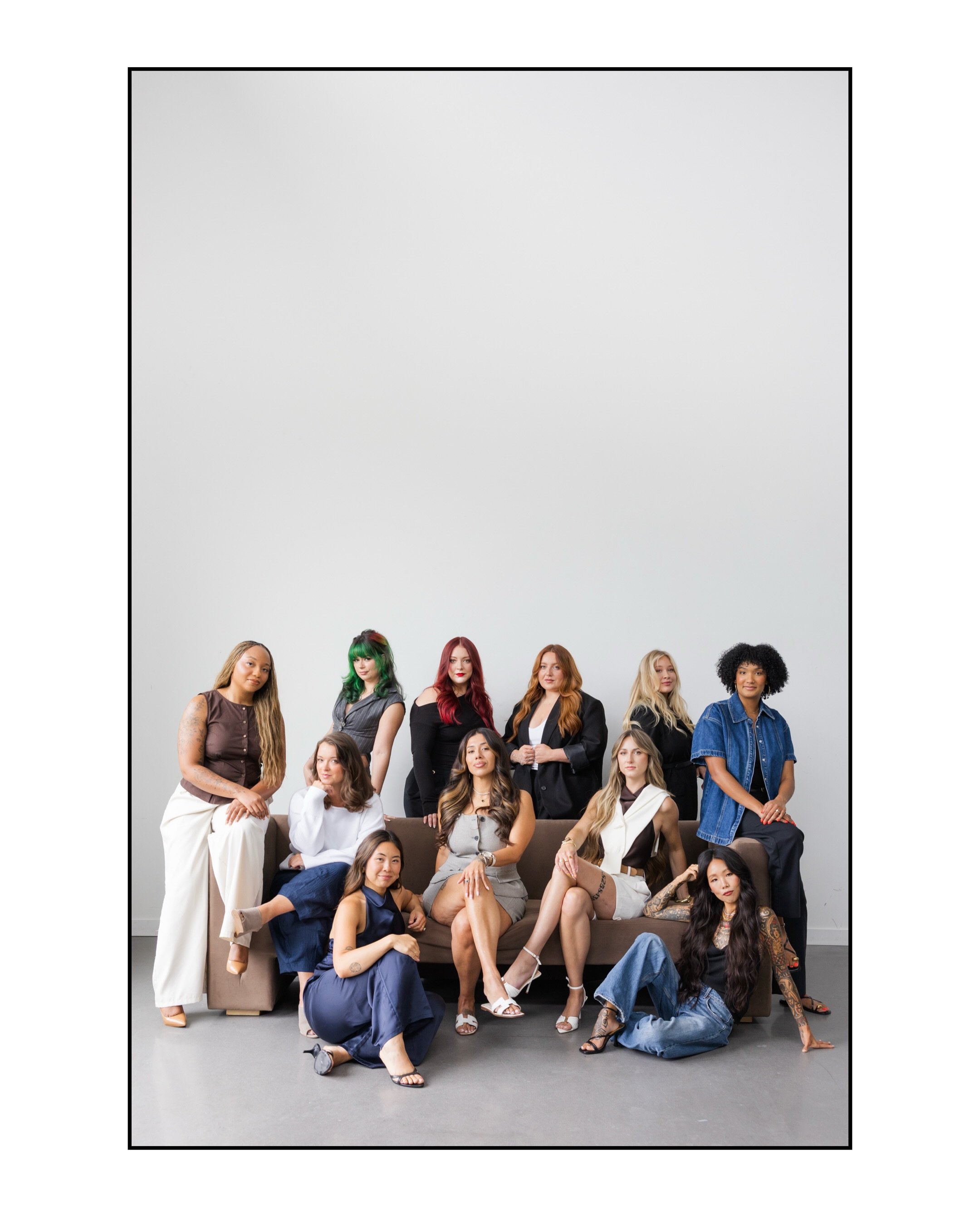 had the pleasure of capturing team photos for @districtblackbird and I had soo much fun! These shots came out so cute 🤩🤩🤩 We captured some nice and clean headshot style photos and added their personality with some fun shots of each stylist! 💕📸 T