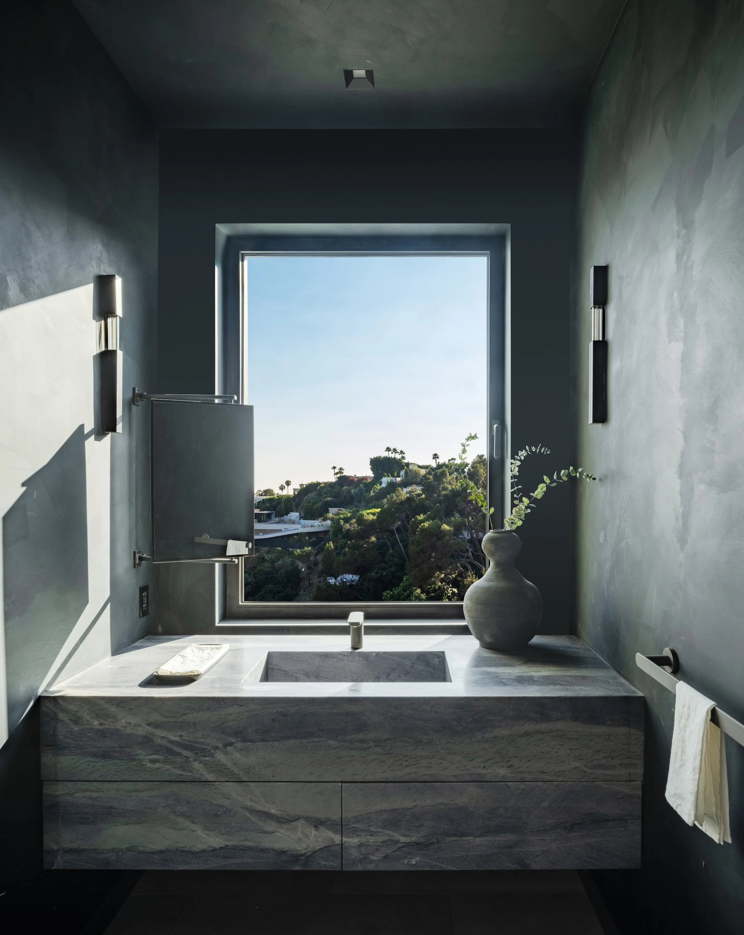 Corr-Contemporary-Homes-California-Builder-1690-Doheny-Modern-Bathroom-With-Scenic-View