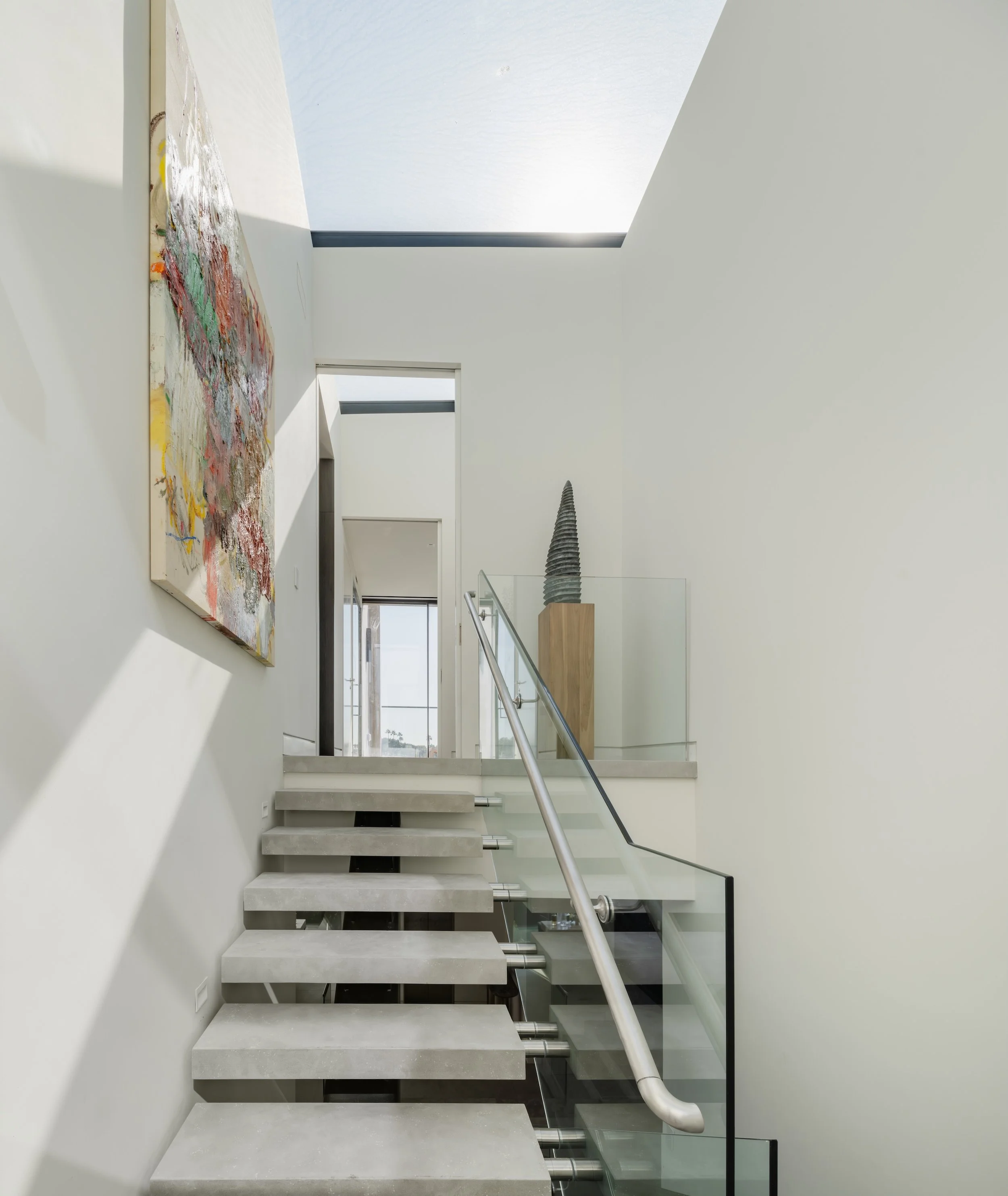 Corr-Contemporary-Homes-California-Builder-1690-Doheny-Modern-Staircase-With-Art