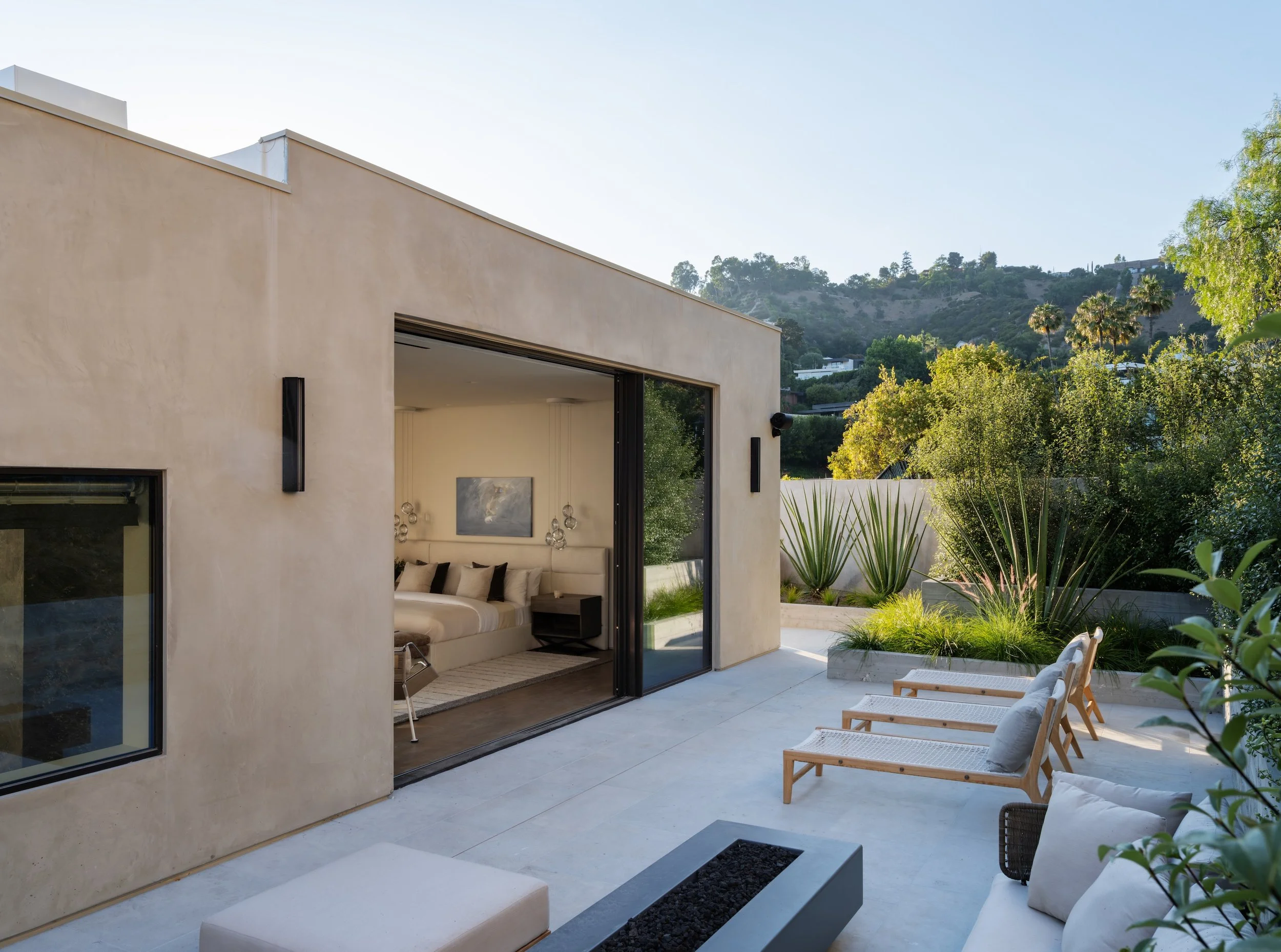 Corr-Contemporary-Homes-California-Builder-1690-Doheny-Modern-House-Patio