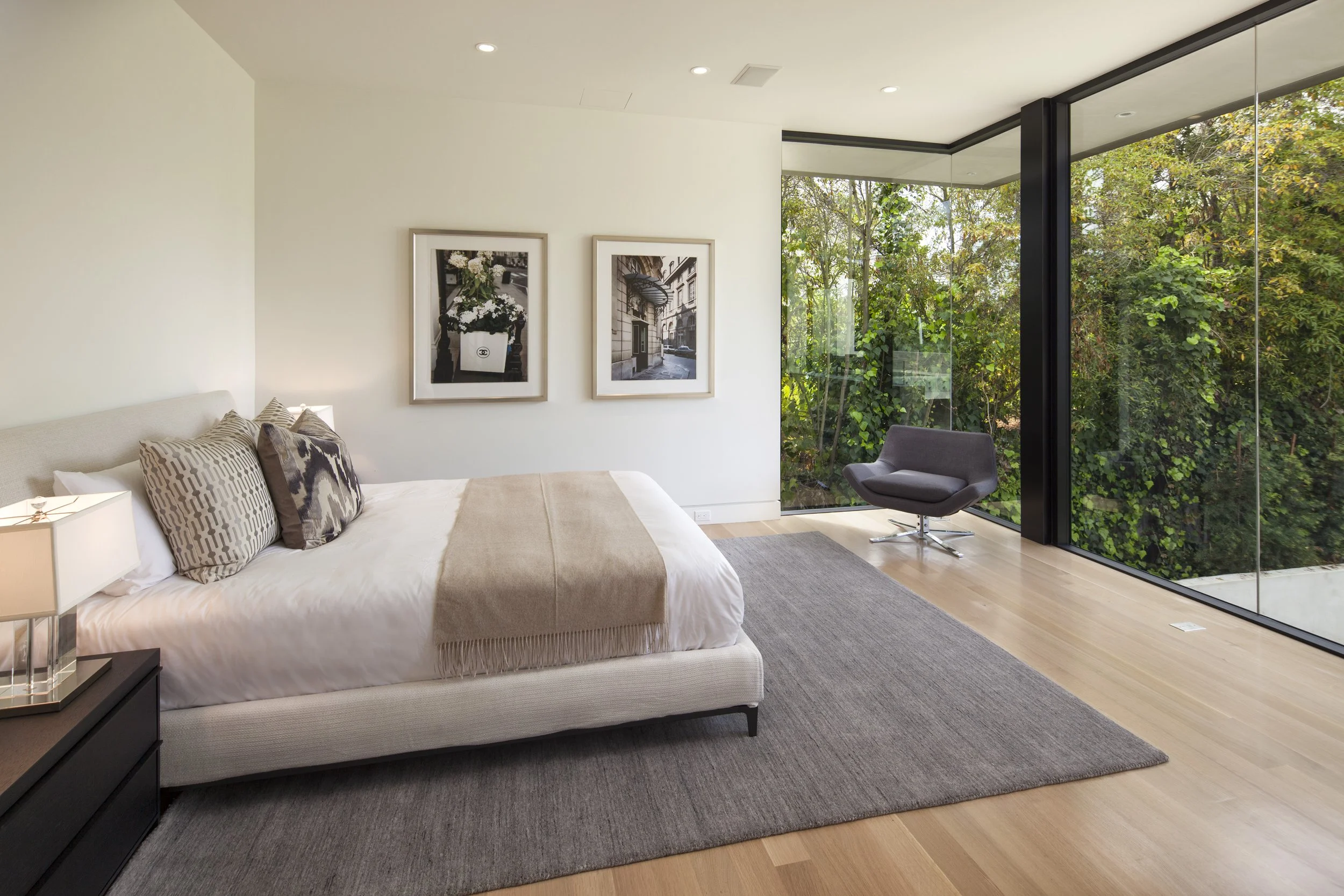 Corr-Contemporary-Homes-California-Builder-12719-San-Vicente-Modern-Bedroom-With-Large-Windows-and-View