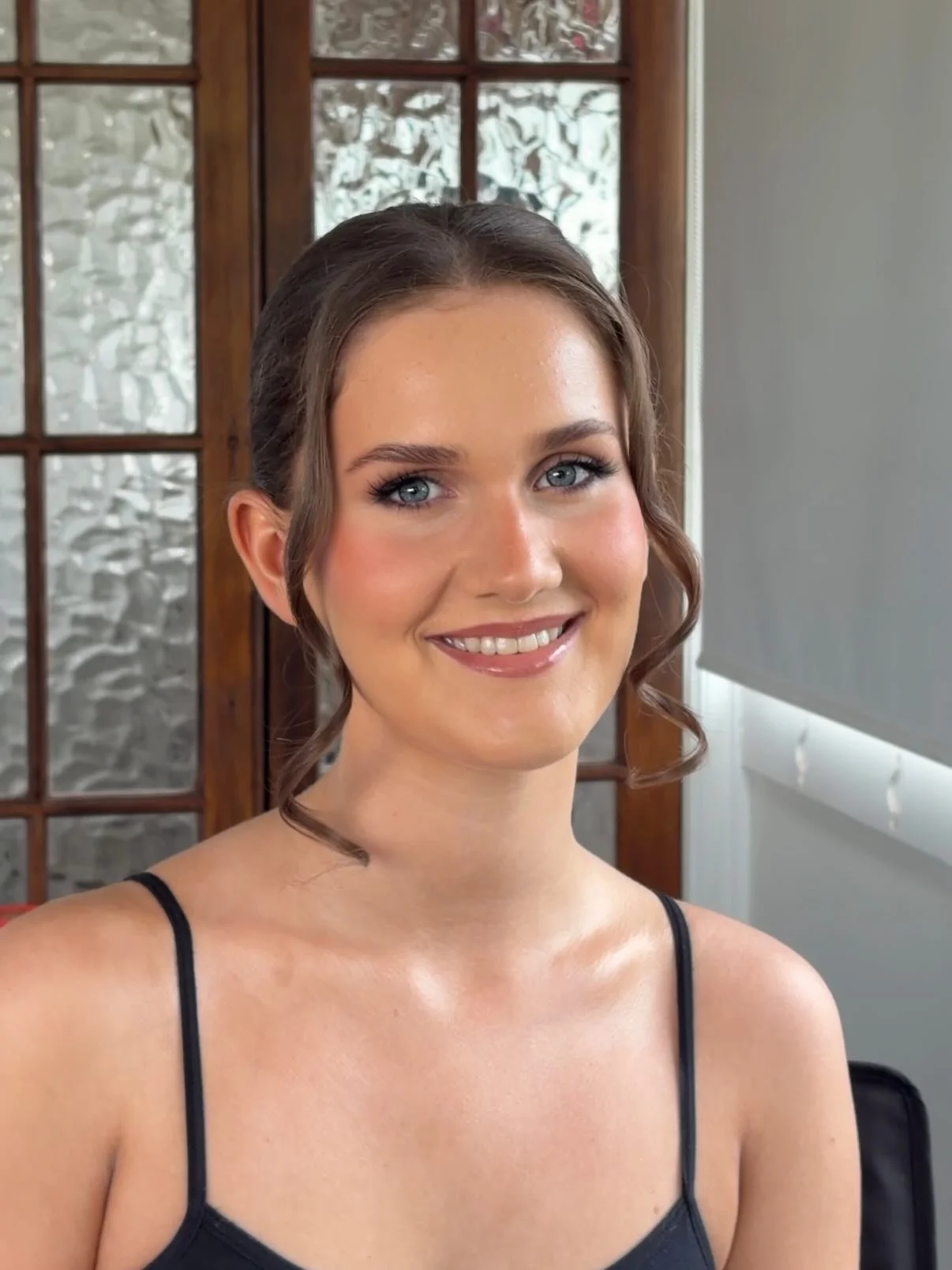 Semi formal makeup and hair on this gorgeous girl today!! I love watching eyes this blue pop as we add the shadow and liner 🦋🩵

@blushandbangsbeauty 

#semiformalmakeup #formalmakeup #brisbaneformalmakeup #prommakeup #aussiemakeup