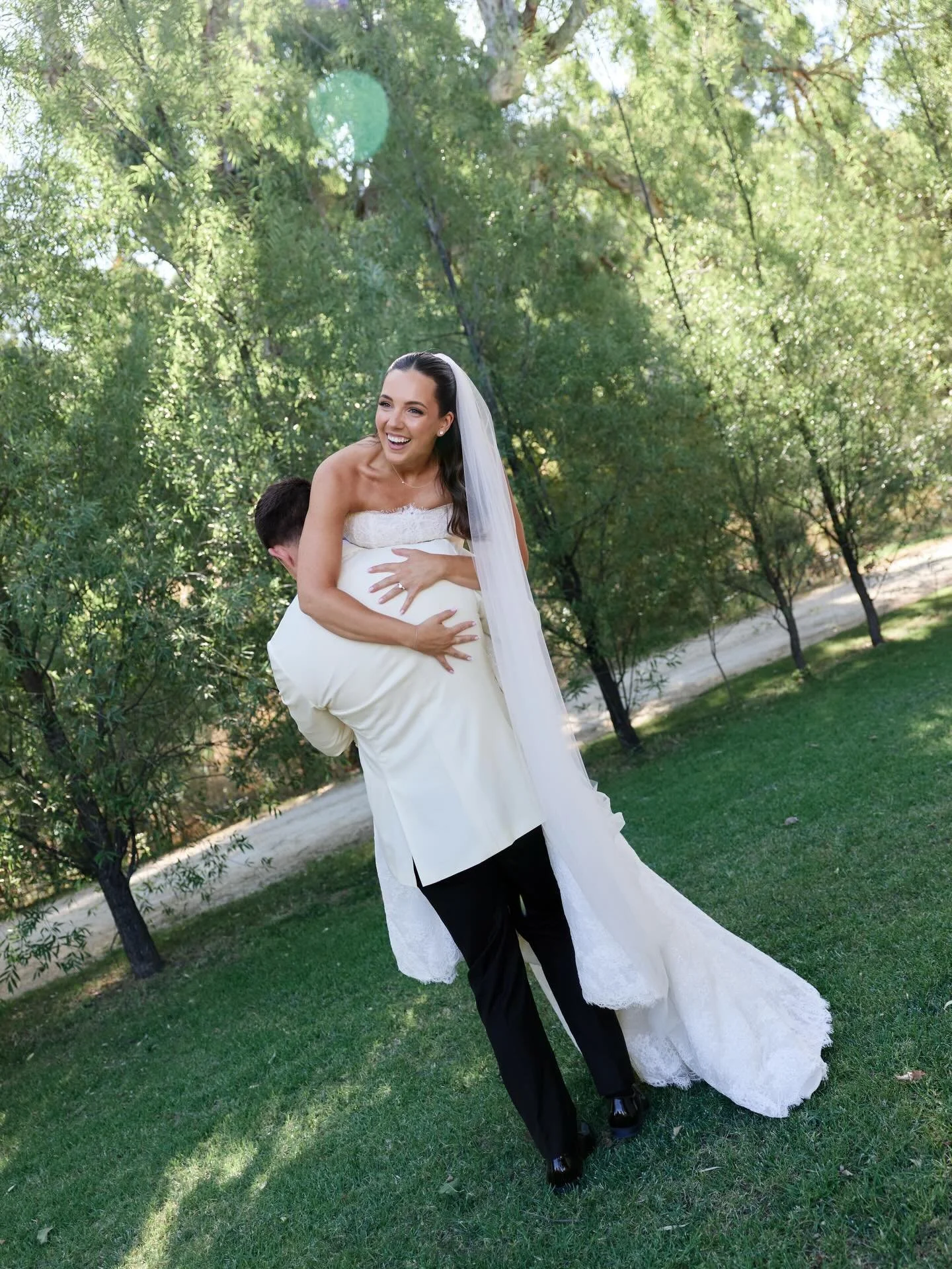 Mr &amp; Mrs Burke. I feel so lucky to work with such beautiful couples. ❣️

Styling &amp; Coordination: @weddingsbysteph__ 
Venue: @howardvineyard_weddings 
Photography: @louloumemphis 
Videography: @annetteanddani 
Florals: @bloomingbridal 
Station