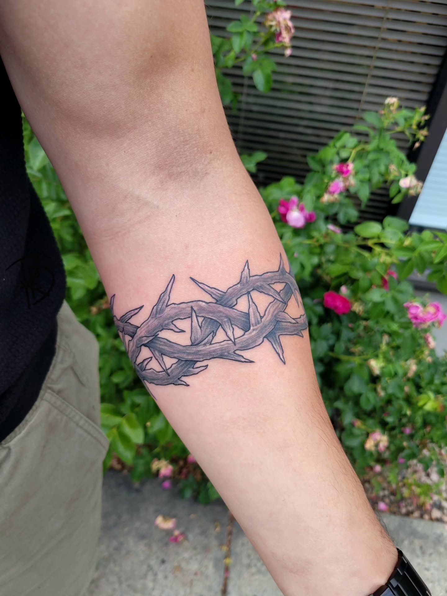 🌹Freehand band of Thorns!🌹

See last slide to get a look at the mess of sharpies it was before we started actually tattooing. 
Thank you Tyson for ALL the trust, esp formyour first tattoo! Really went to town with the pens!

*
*
*
*
*
*
*
*

#inked