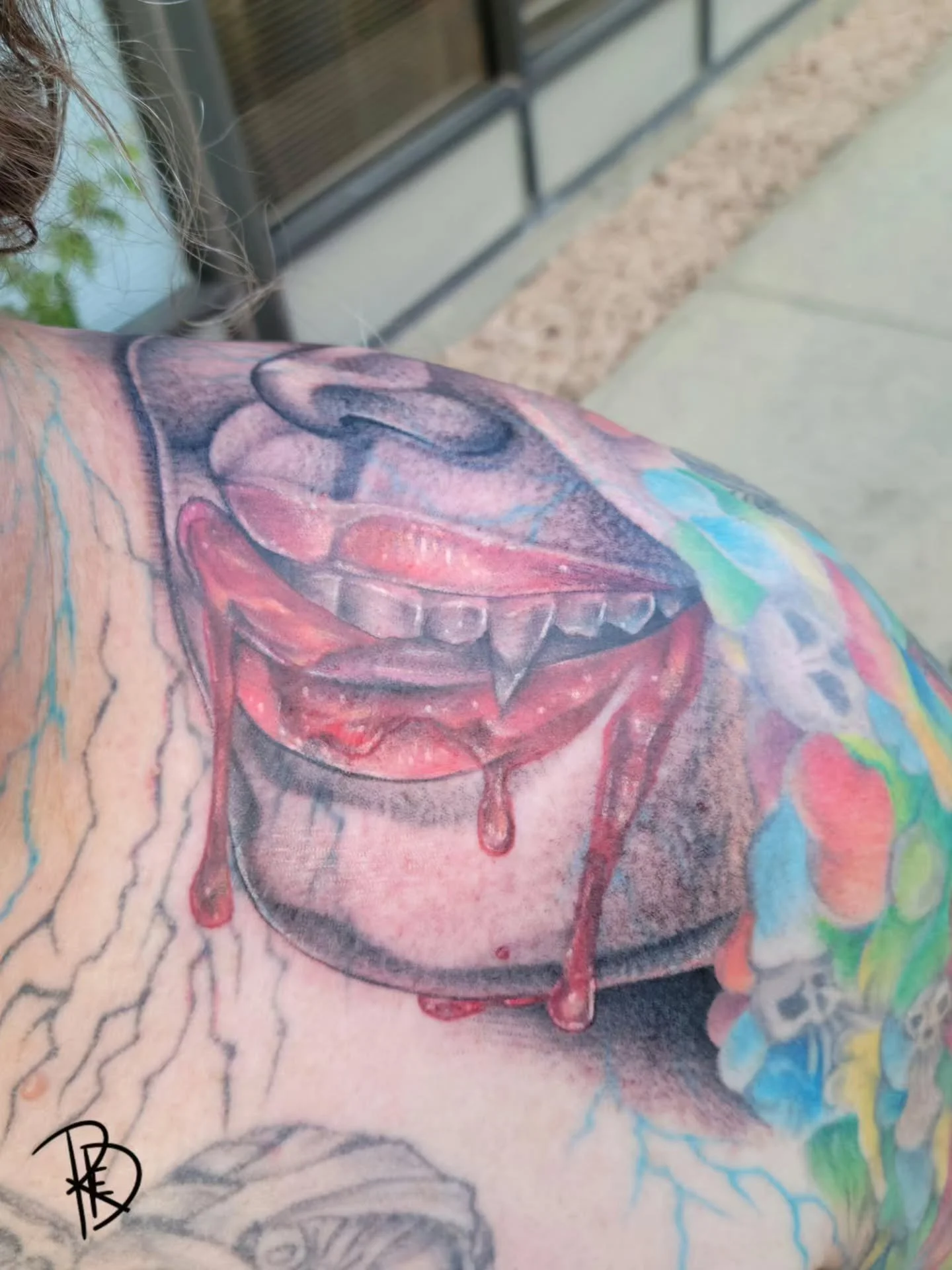 🌹Vampire Lady🌹

Double trouble for Wendell! Vampire lady on each side of the neck! He's got that GOOD blood. 

Thanks always, yall &hearts;️🍄

#tattooedmen #tattooed #tattoomodels