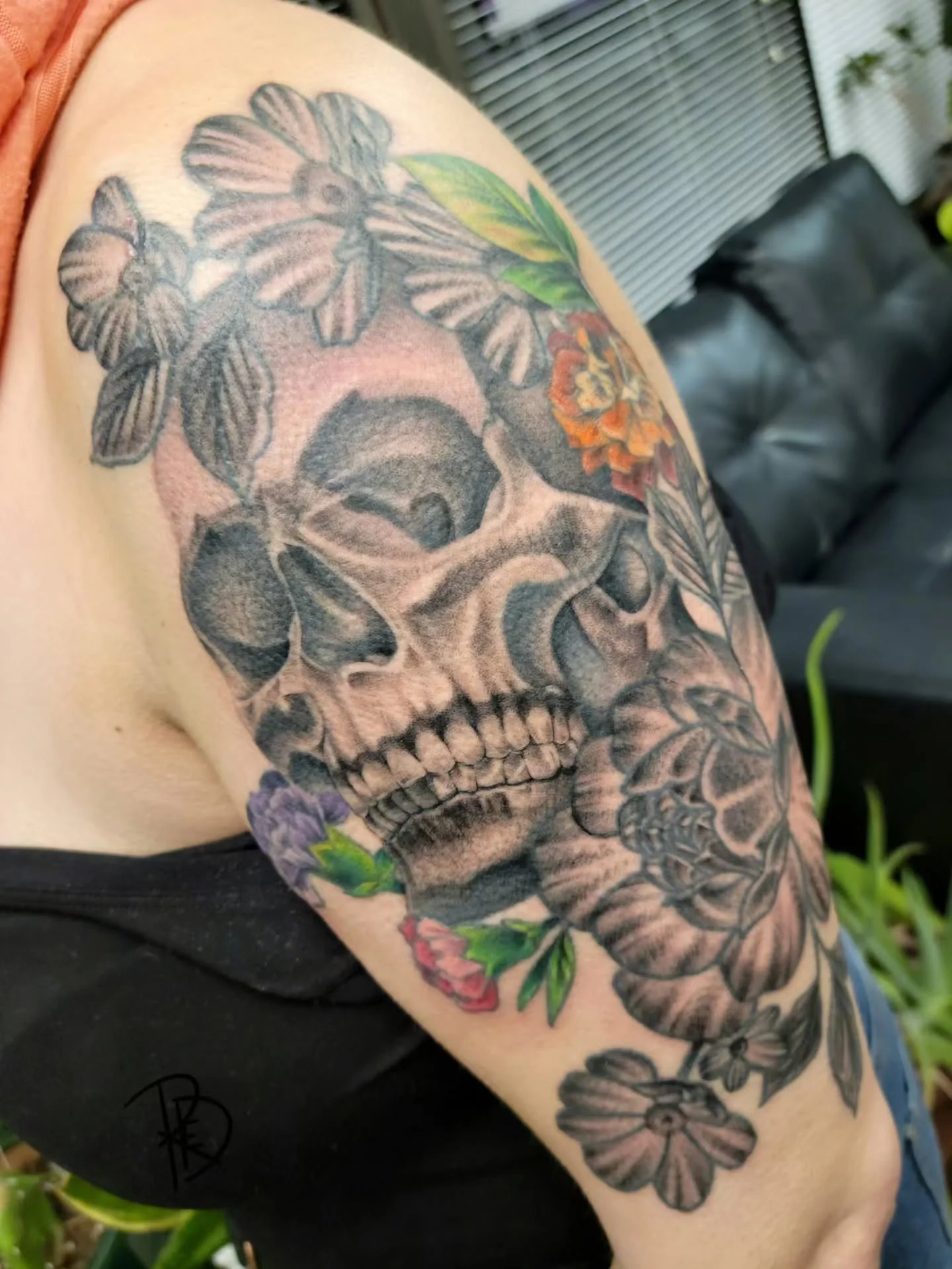 🌹Rebirth🌹

Was so nice to finish this! The flowers with colour are childrens' birth flowers &hearts;️

#tattooed
#tattoomodels
#tattoo