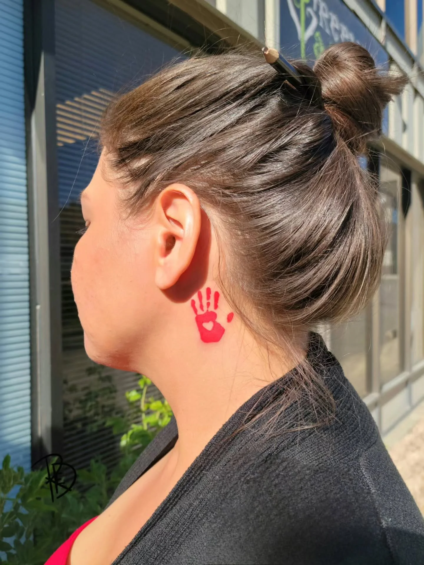 🌹Red Dress Day🌹

It is once again May 5th, the National Day of Awareness for Missing and Murdered Indigenous Women, Girls and Two-Spirit people. 

I hope everyone is safe, healthy, and thoughtful. 

#reddress
#may5th
#nomorestolensisters