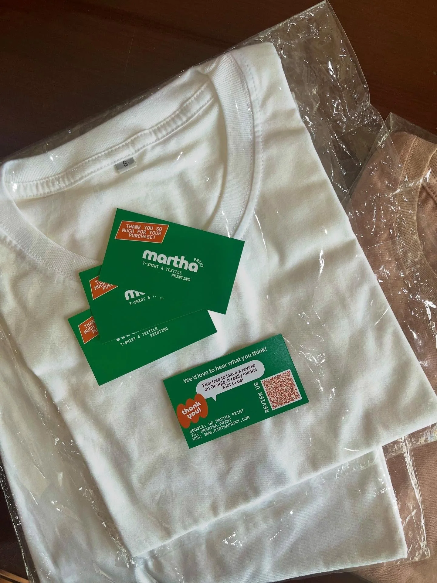 Make your time in Bali unforgettable and print a custom t-shirt or tote bag! 

Contact us for more info. Link in bio 💚

#marthaprint #tshirtprinting #printkaos #printingbali #textileprinting #printyourphotos #printbali