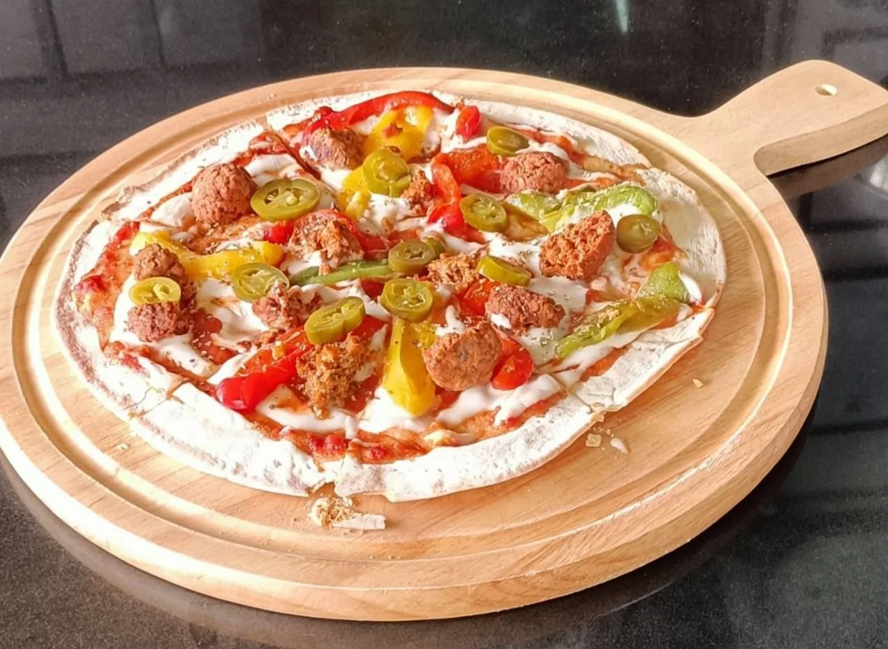 Spicy Beyond Meatball Pizza