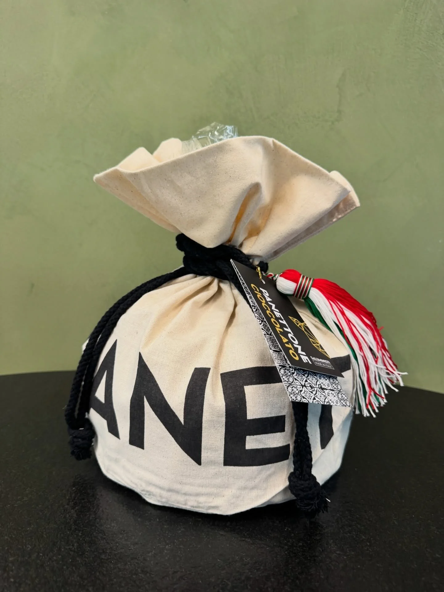 You know what time it is&hellip;. Let&rsquo;s go! 

#panettone #classico #cioccolato #saluministi #fattoinitalia #grazie #italian #natale2025 #xmas #christmas