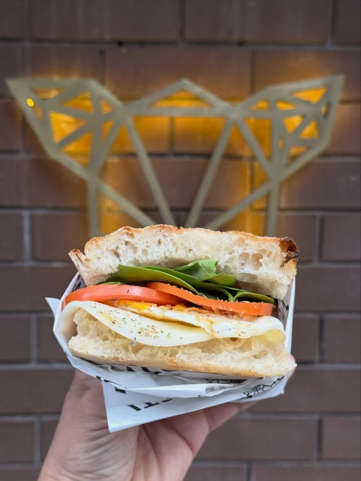 Monday medicine. 🟢⚪️🔴

The &ldquo;TRICOLORE&rdquo;
&bull; House baked focaccia
&bull; Fried egg
&bull; Asiago
&bull; Tomato
&bull; Spinach 

#tricolore #colazione #saluministi #paninoteca #grazie