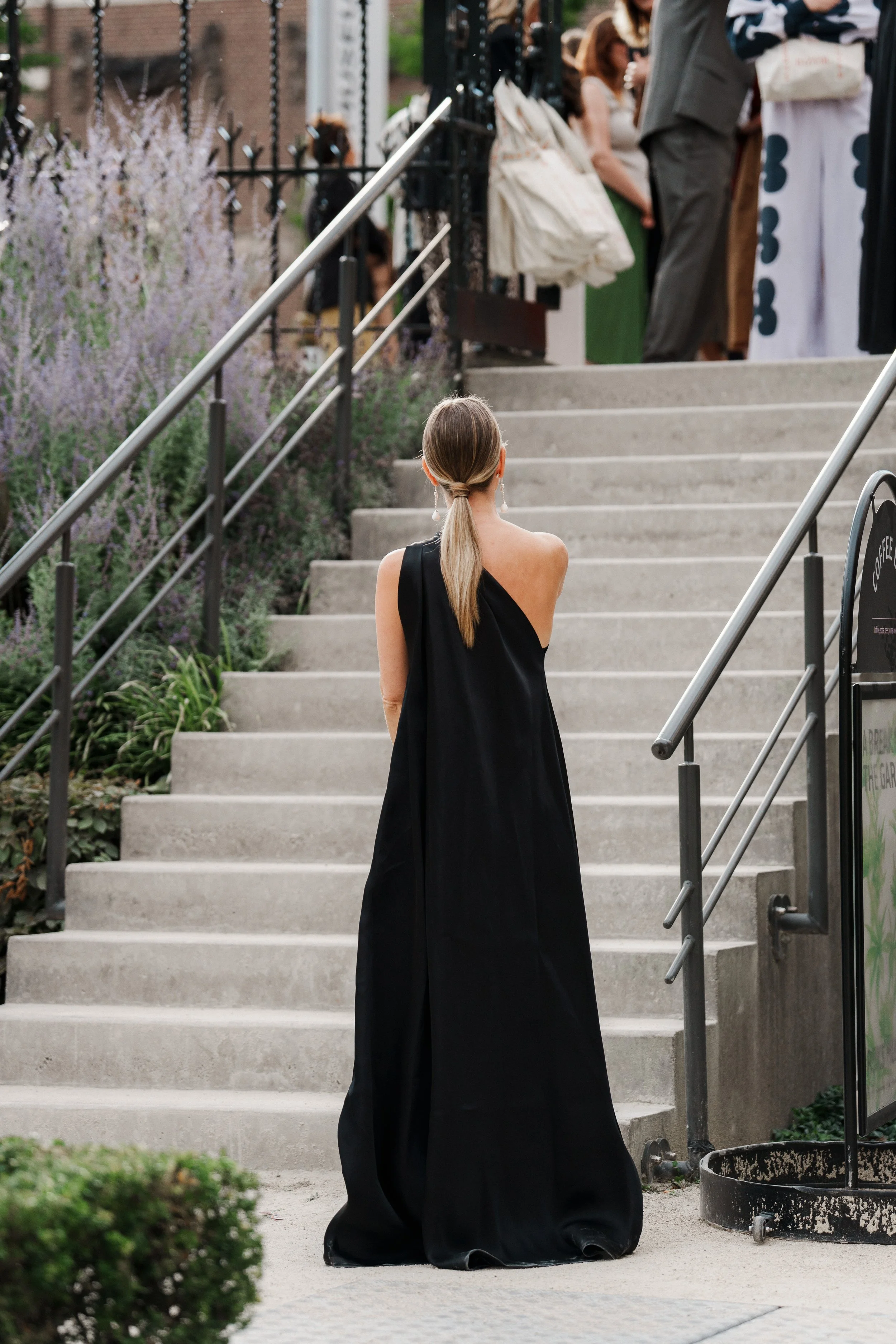 BAZAAR_THE_BOOK_CLUB_13.jpg