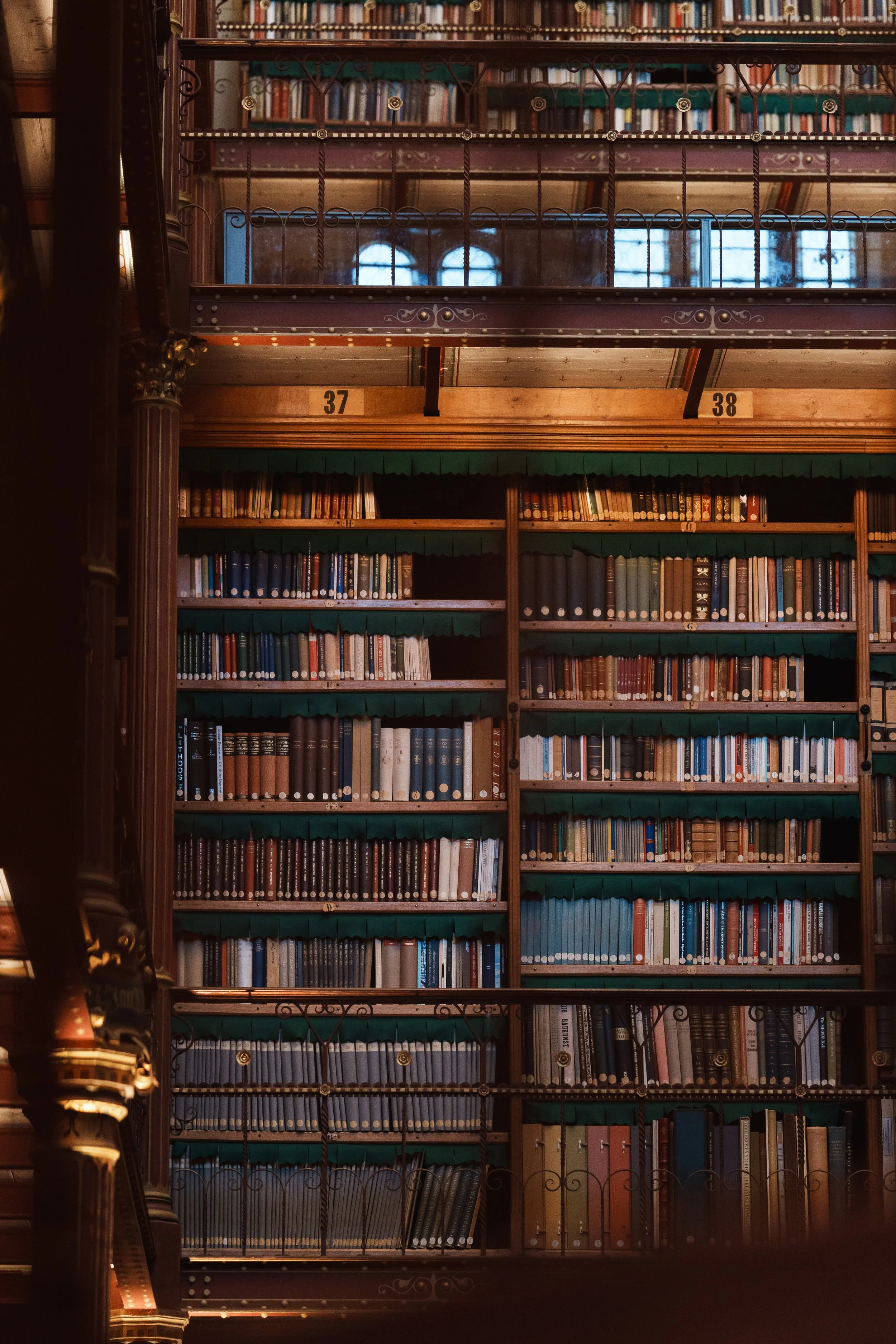 BAZAAR_THE_BOOK_CLUB_113.jpg