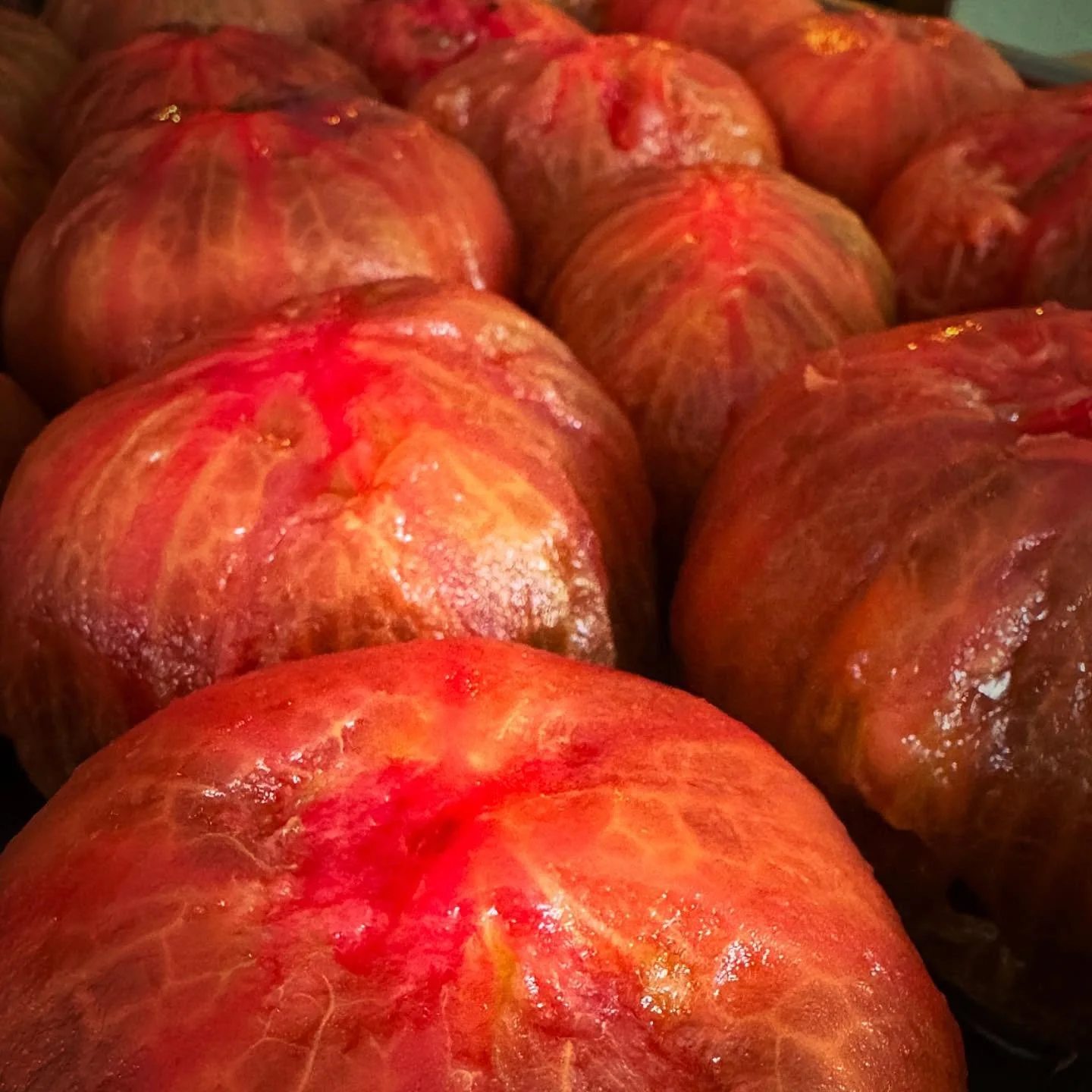 Kiosko Import tomatoes look even more juicy undressed ☺️
#lyranmatbar #sensommar #snarth&ouml;st
#tomatoes #kioskoimport