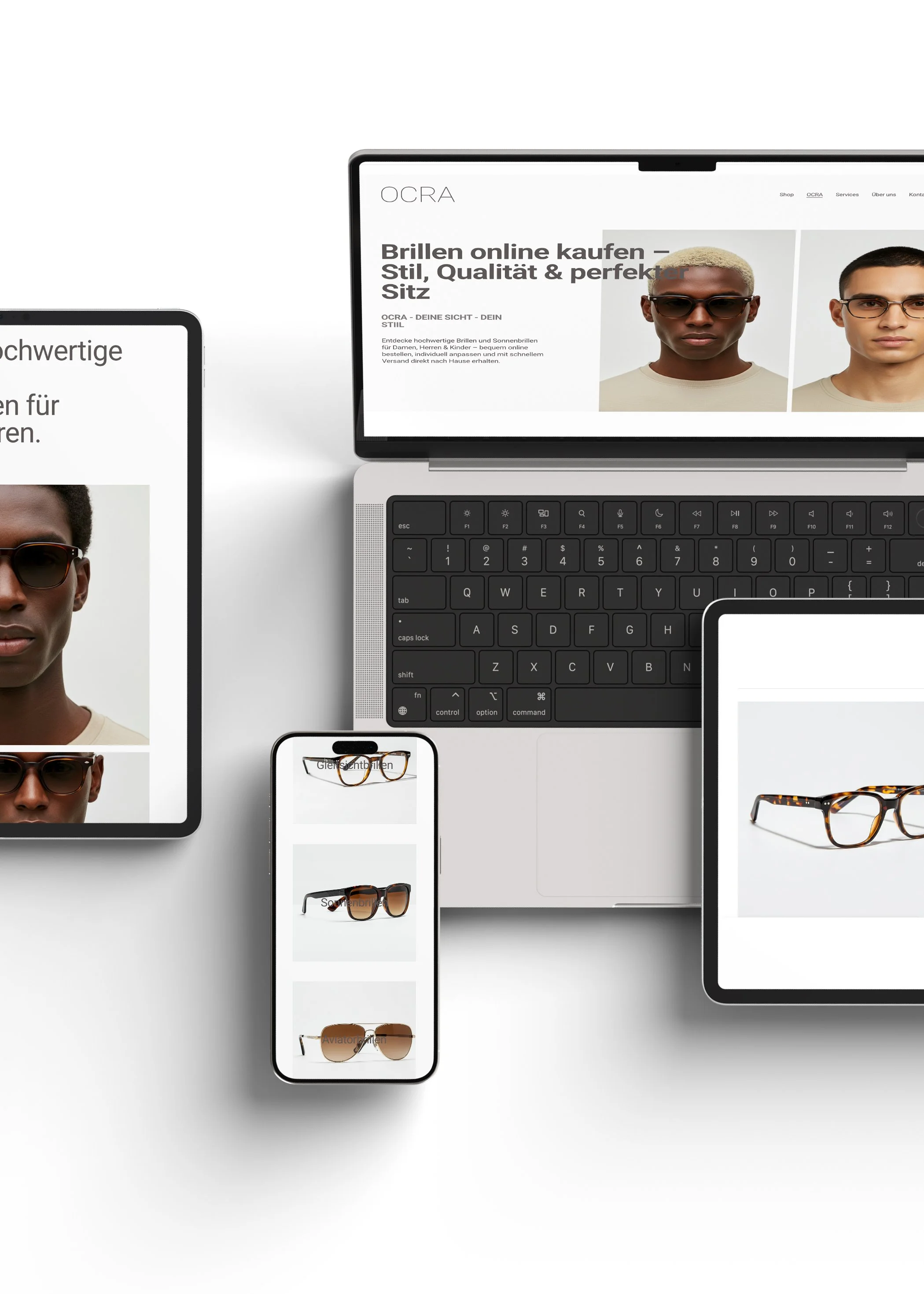 Mehrere digitale Geräte, die Sonnenbrillen zeigen, darunter ein Laptop, ein Tablet, ein Smartphone und ein weiteres Tablet. Der Laptop zeigt eine Webseite für den Online-Kauf von Brillen, während die anderen Geräte Bilder verschiedener Sonnenbrillen präsentieren.