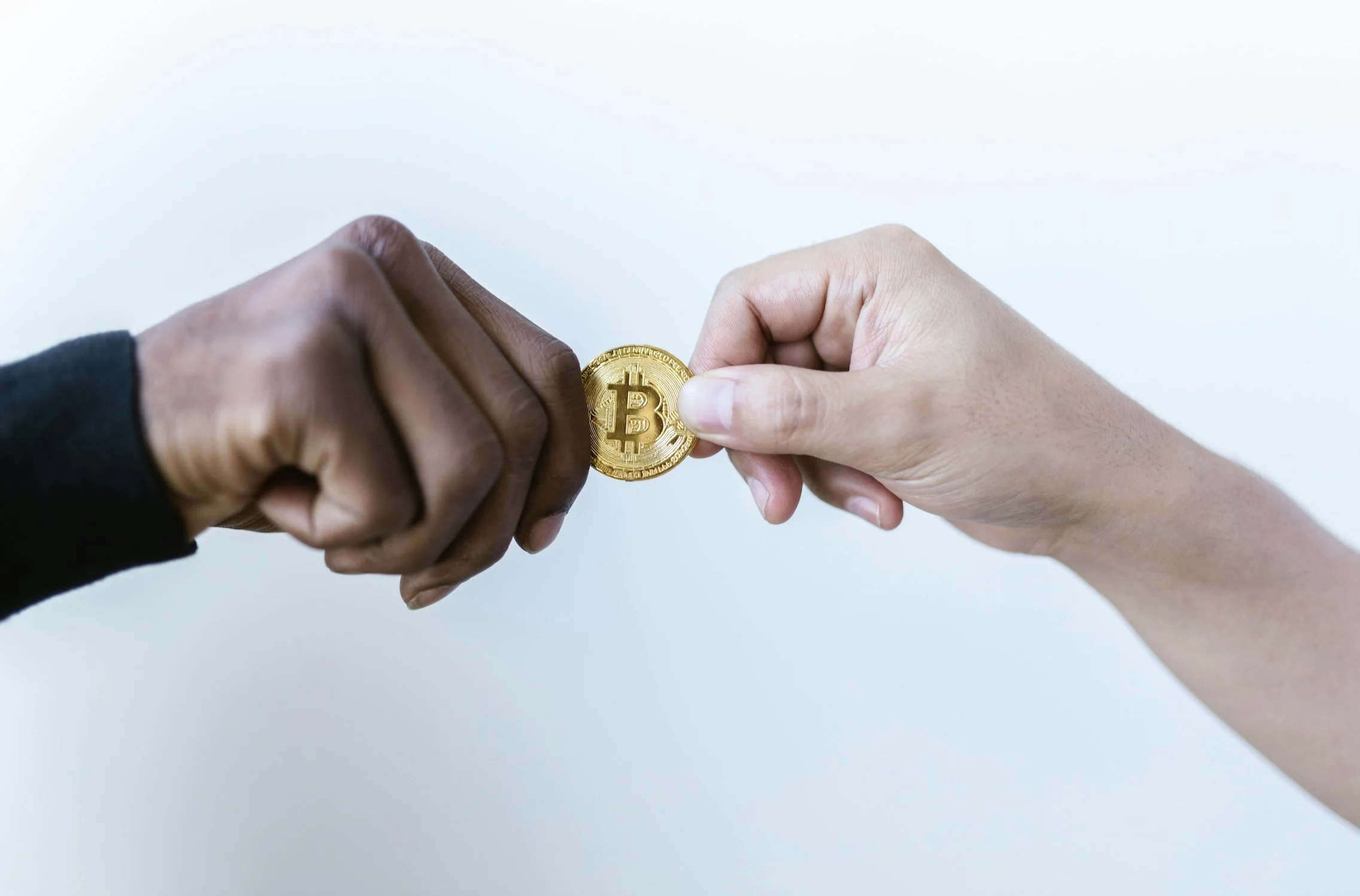 Bitcoin vs Bank Transfer: Which Is Faster and Cheaper for Sending Money Abroad?