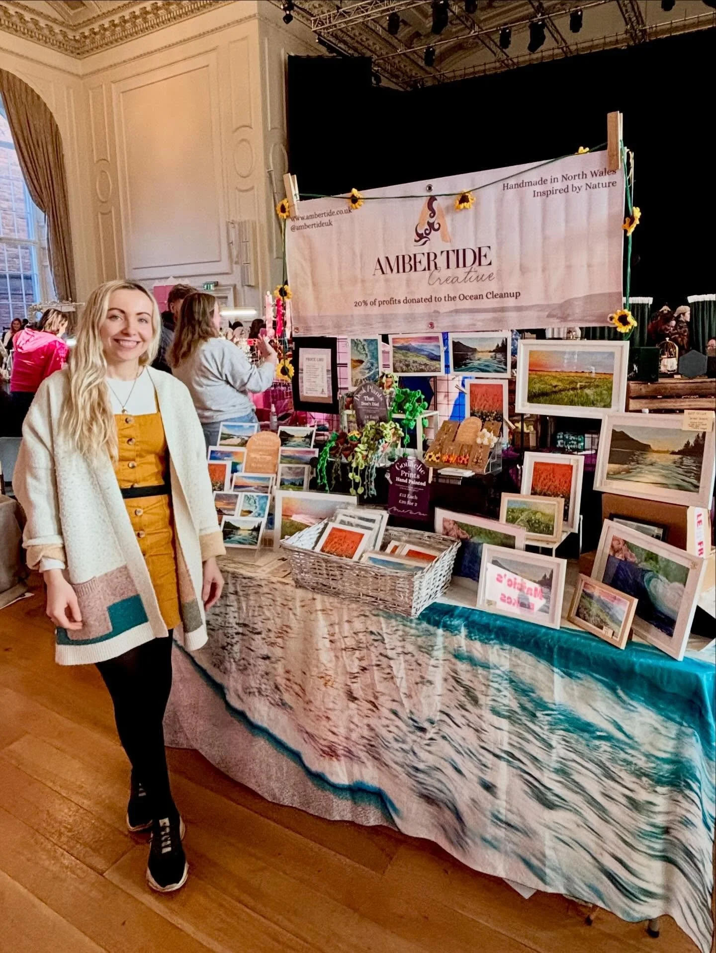 Thank You Edinburgh 🙌 had SUCH a lovely day so many talented stalls today and fantastic hosts @thecraftandflea 

And THANK YOU everyone who made a purchase! It means so much 

#smallbusiness #selftaughtarti̇st #edinburgh