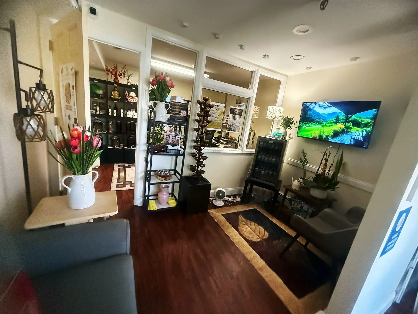 Lobby with free Wi-Fi and beverages 