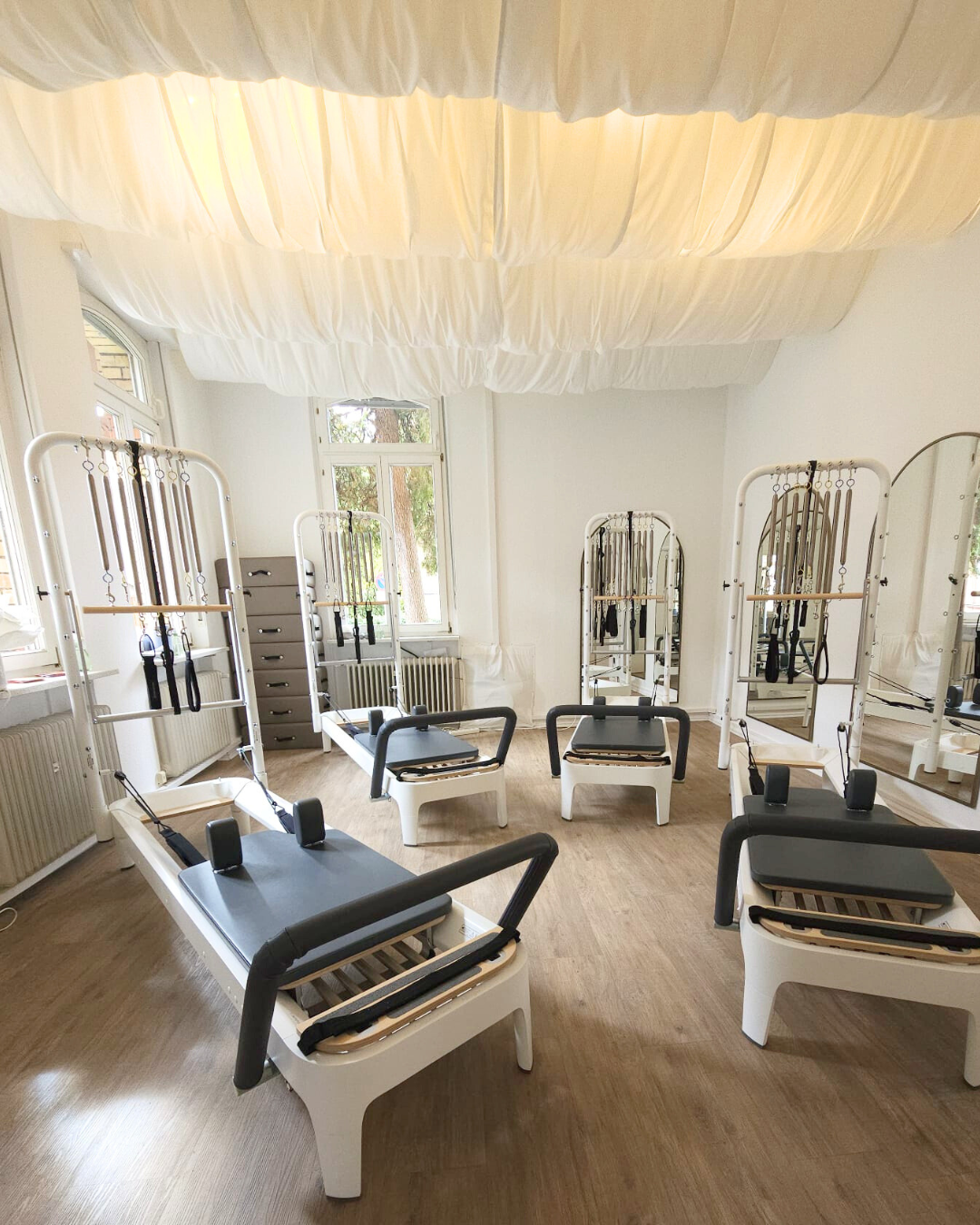 Reformer Pilates mit Tower (5).png