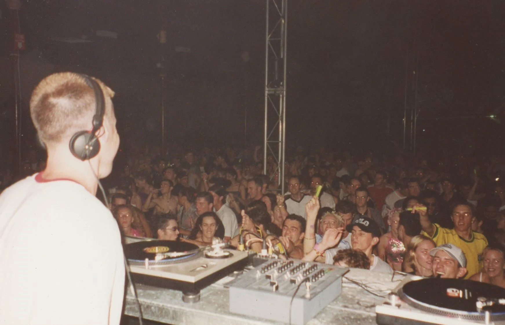 Paul Holden Rave DJ 2.jpg