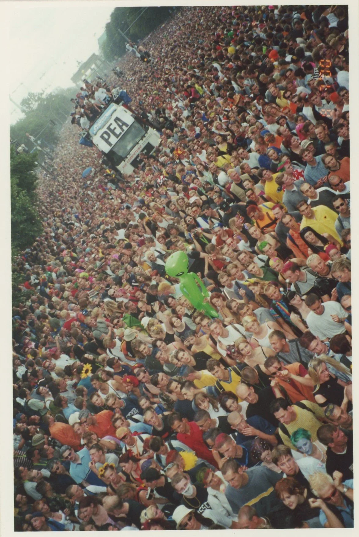 LOve Parade 2000 Diagonal View.jpg