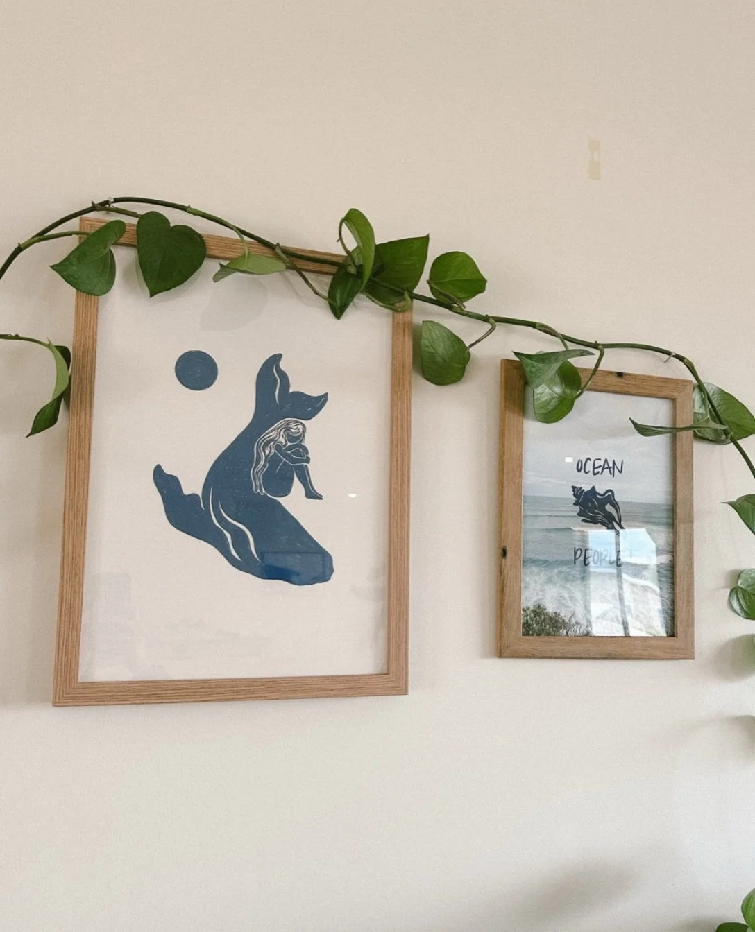 Available on www.saltwatertones.com or message me ✨

#whaleart #oceanartist #coastalhomedecor #surfillustration #surfculture