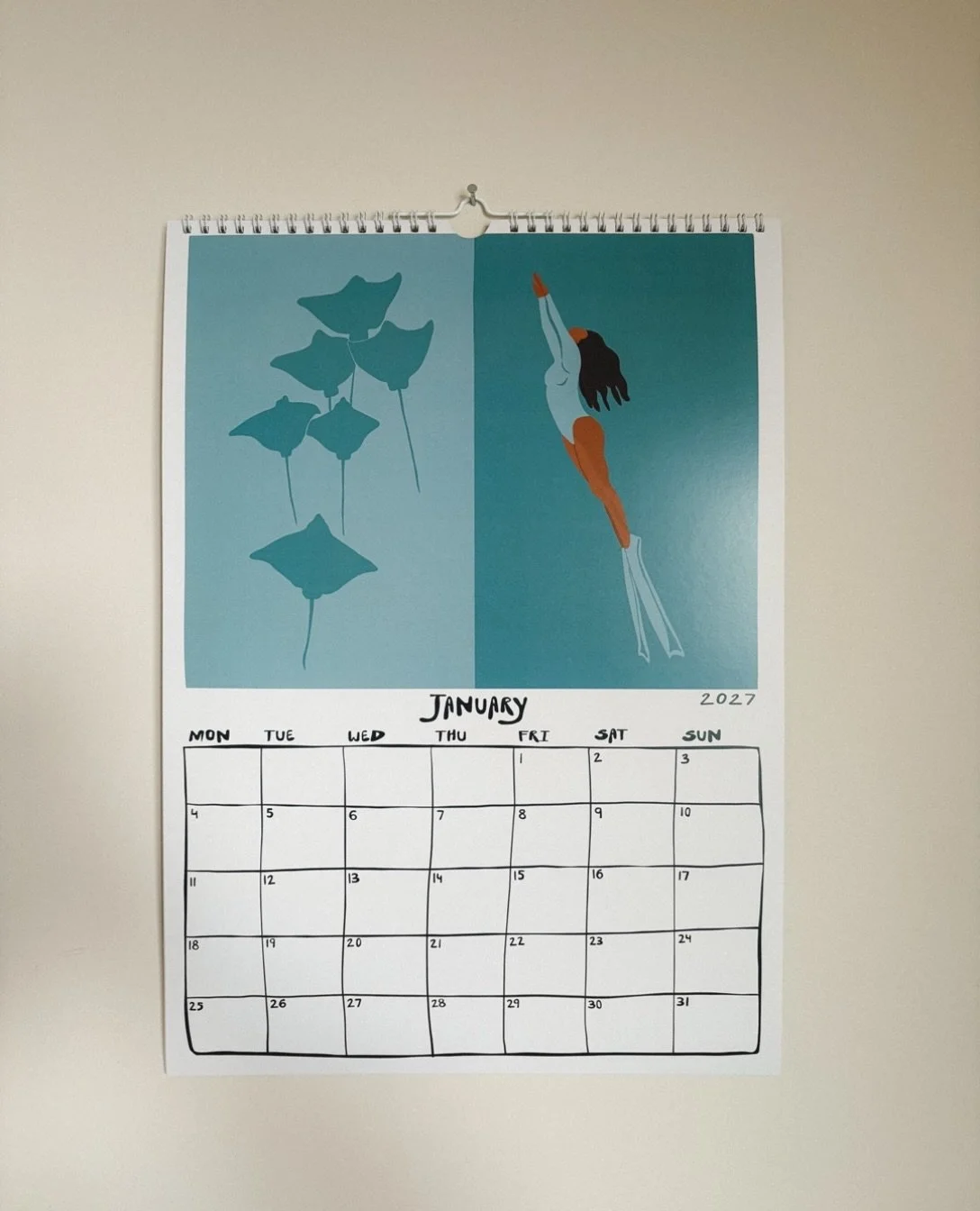 The first page of next years calendar! This time the calendar features your most loved designs, so yeah it&rsquo;s a special one. Go grab yours as long as stock lasts ✨

#calendar2027 #oceaninspiredart #stingrayart #coastalwalldecor #coastalartwork