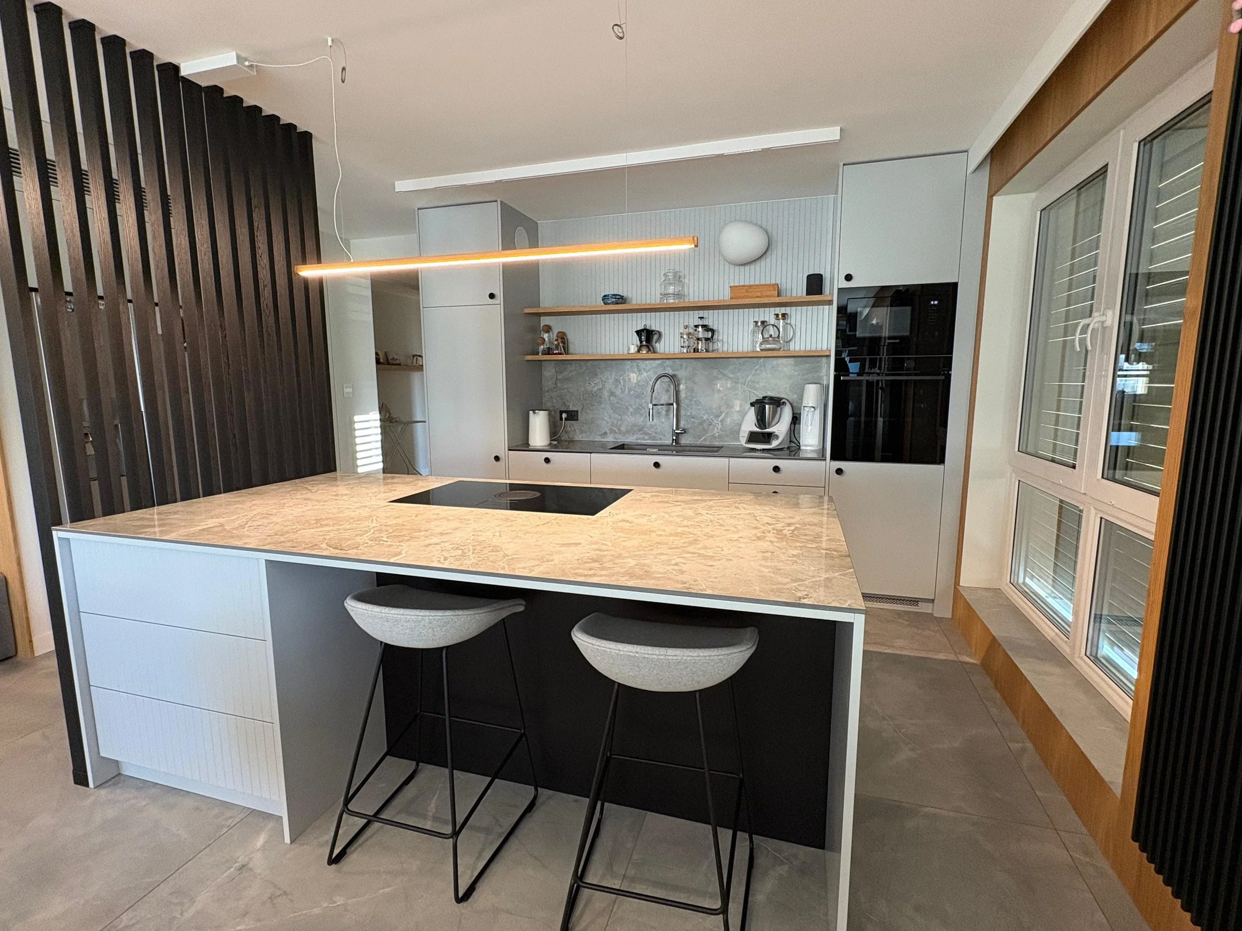 gdansk-morena-apartment-05-kitchen-island-detail.jpeg