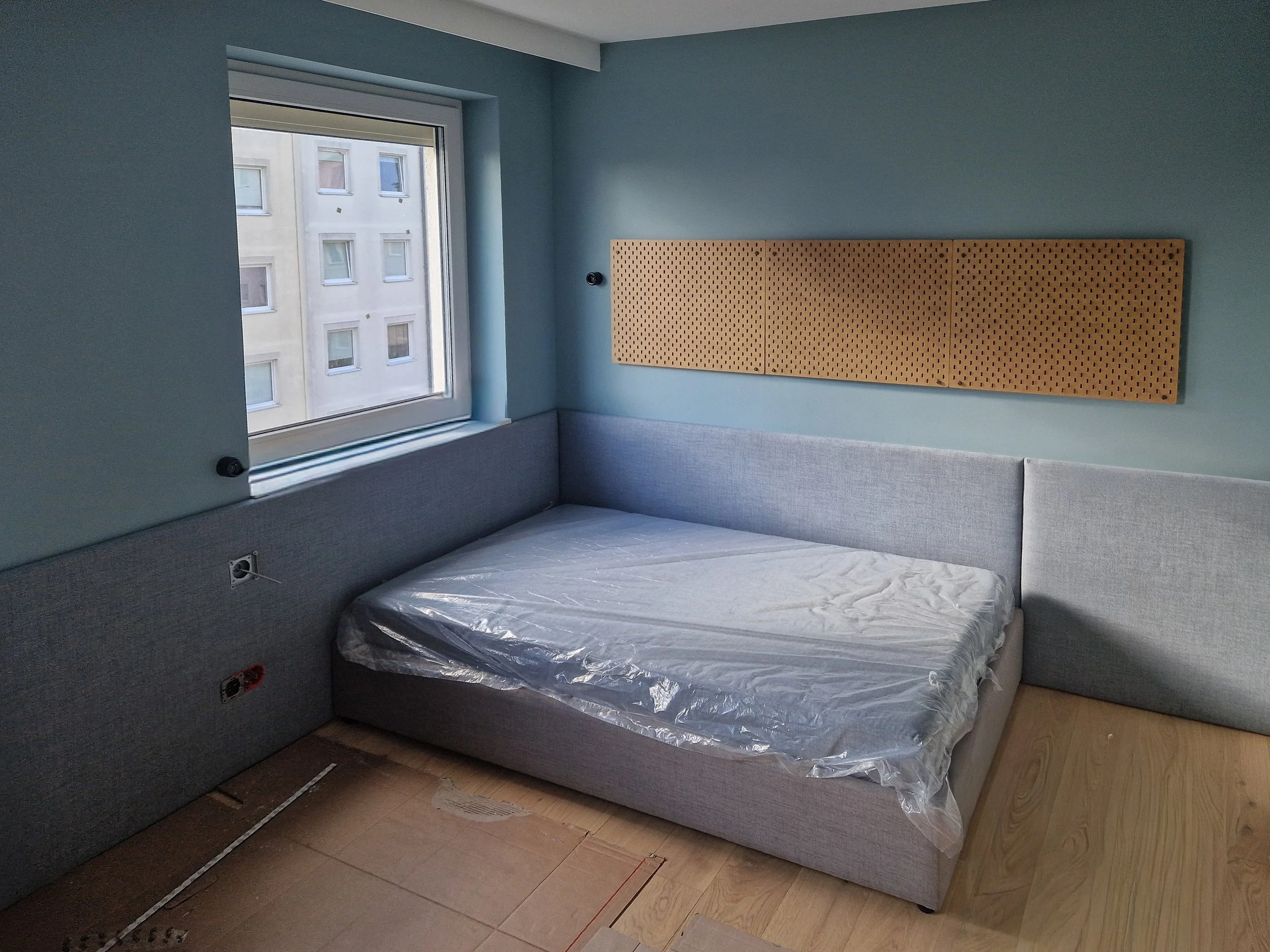gdansk-morena-apartment-12-child-bedroom-blue-2.jpg