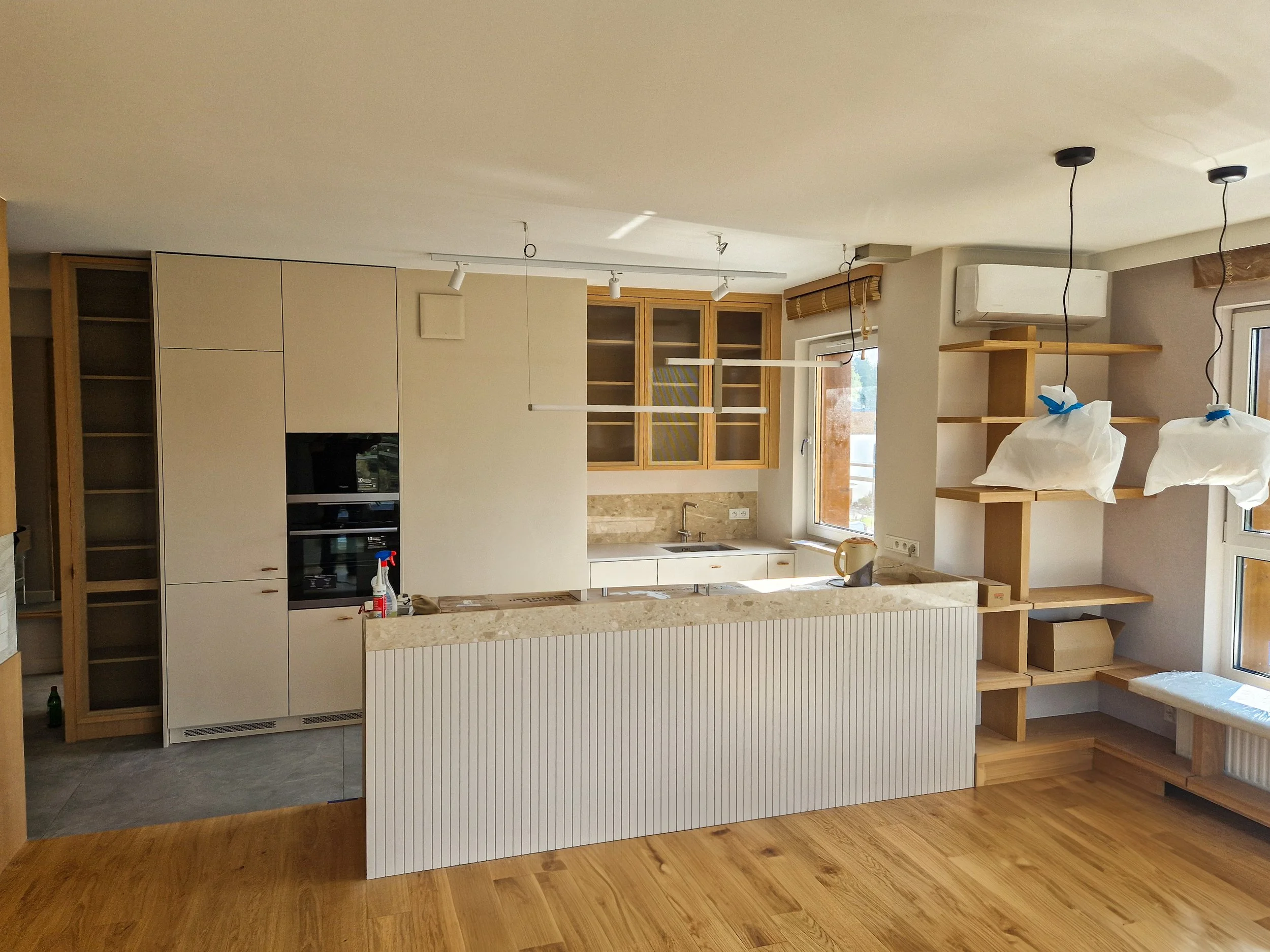 merchel-stolarka-gdynia-apartment-01-kitchen-overview.jpeg